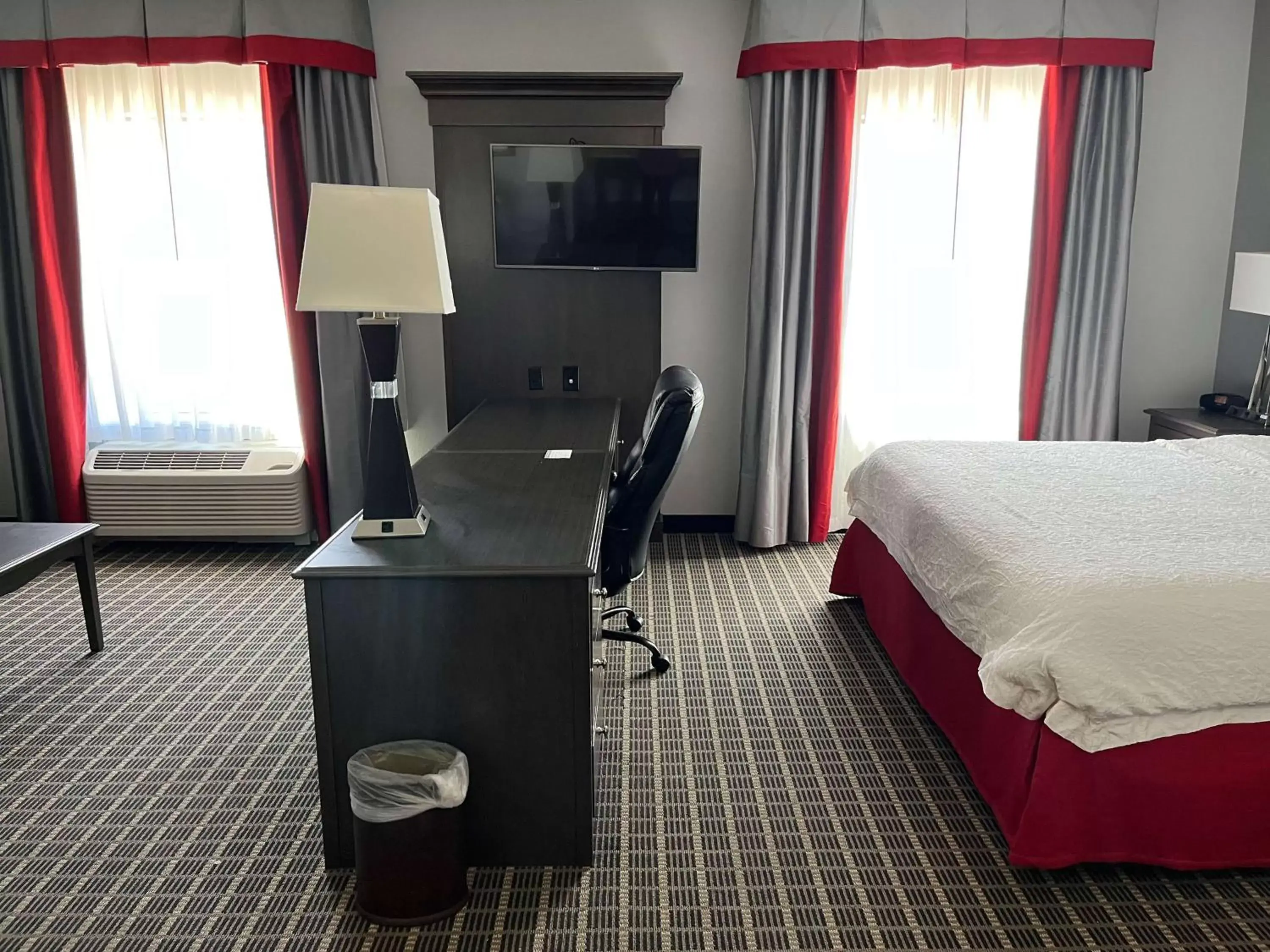 Bedroom in Studio 6 Suites Pearsall, TX Bedroom in Studio 6 Suites Pearsall, TX