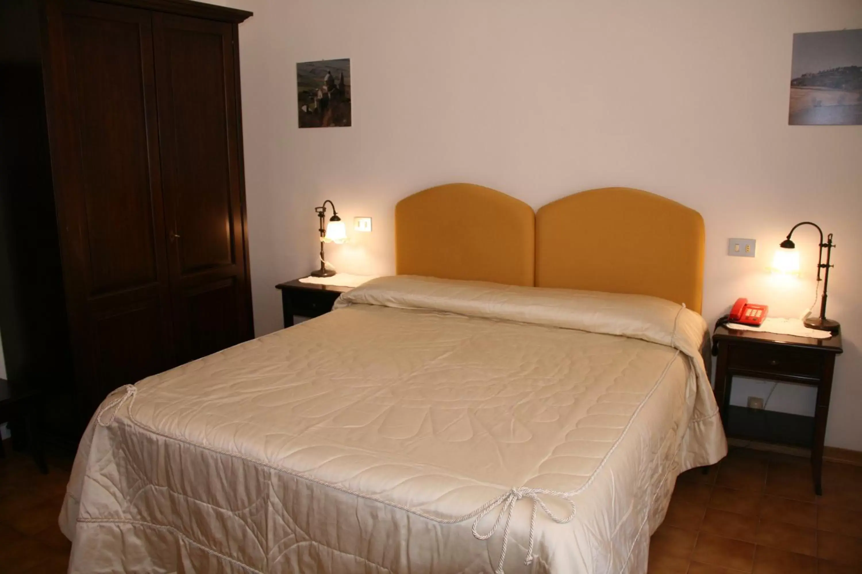 Bedroom, Bed in Meublé il Riccio
