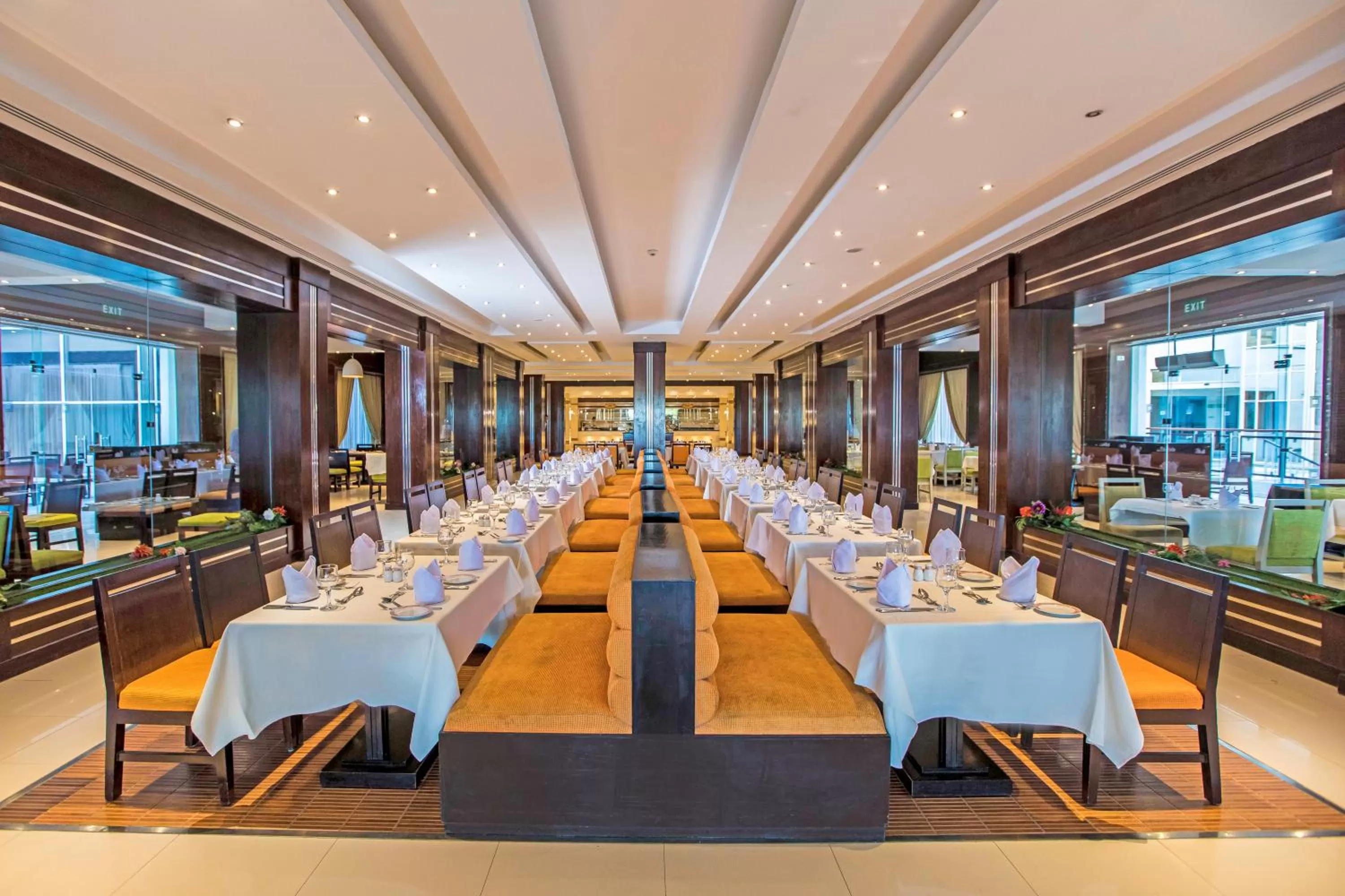 Restaurant/places to eat in Sunrise Crystal Bay Resort -Grand Select