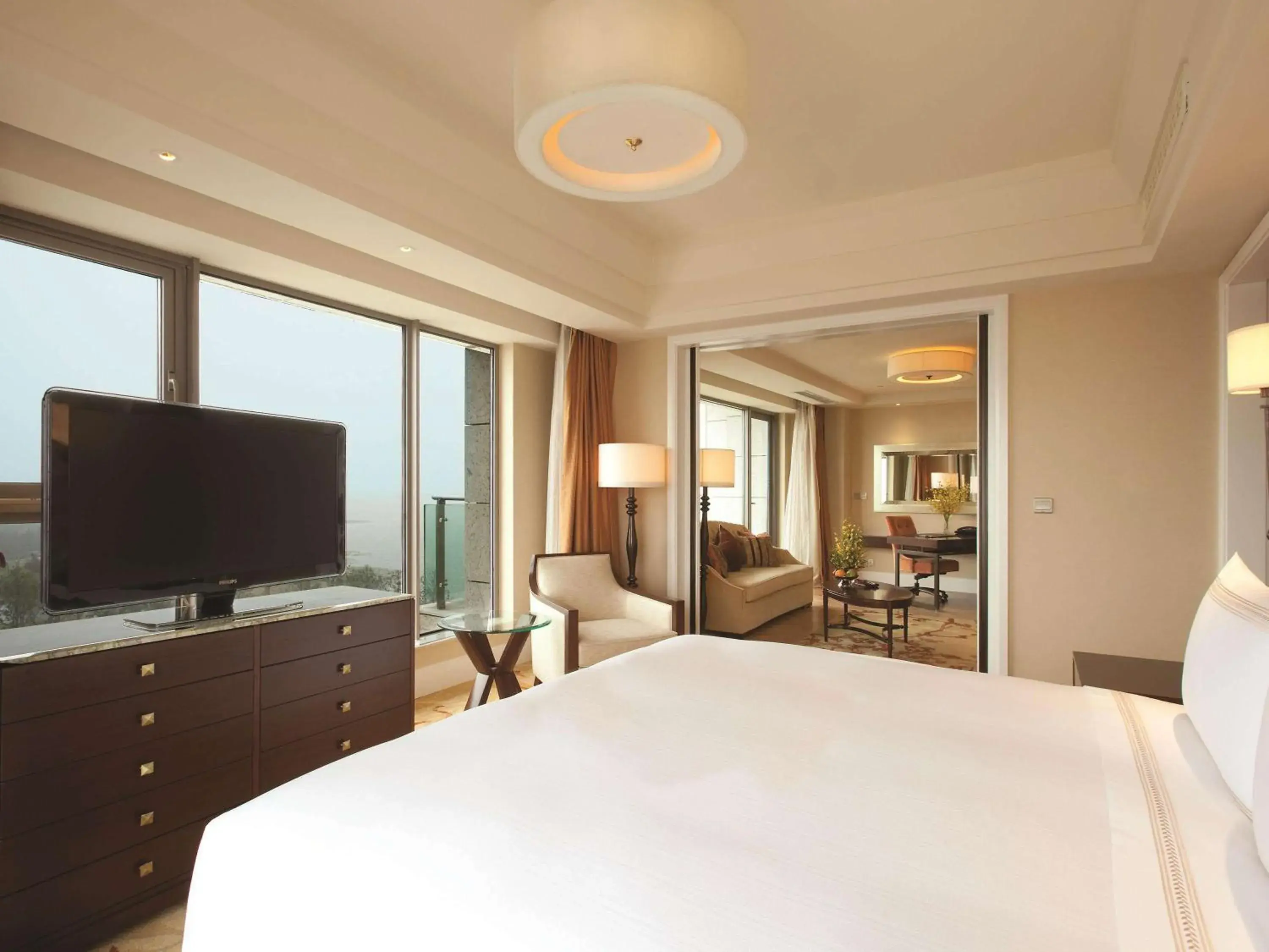 Photo of the whole room, TV/Entertainment Center in Fairmont Yangcheng Lake Kunshan