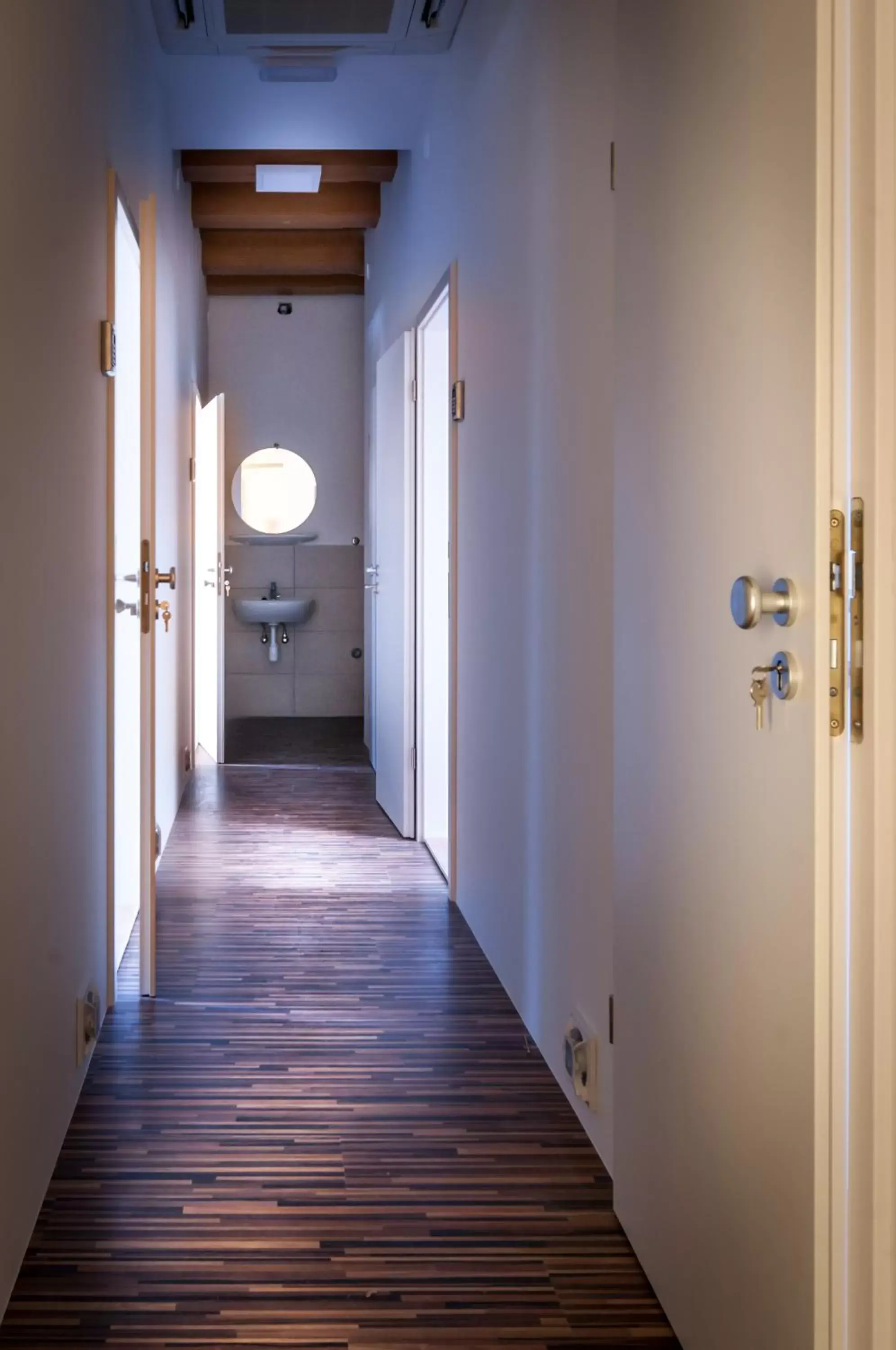 Area and facilities in CUBE central rooms for 2 Area and facilities in CUBE central rooms for 2