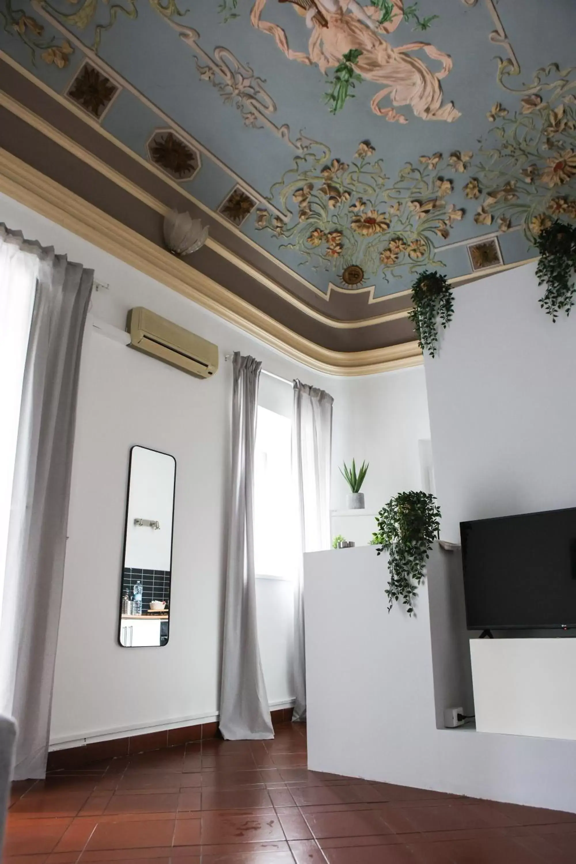 TV and multimedia, TV/Entertainment Center in B&B Palazzo Bruca Catania