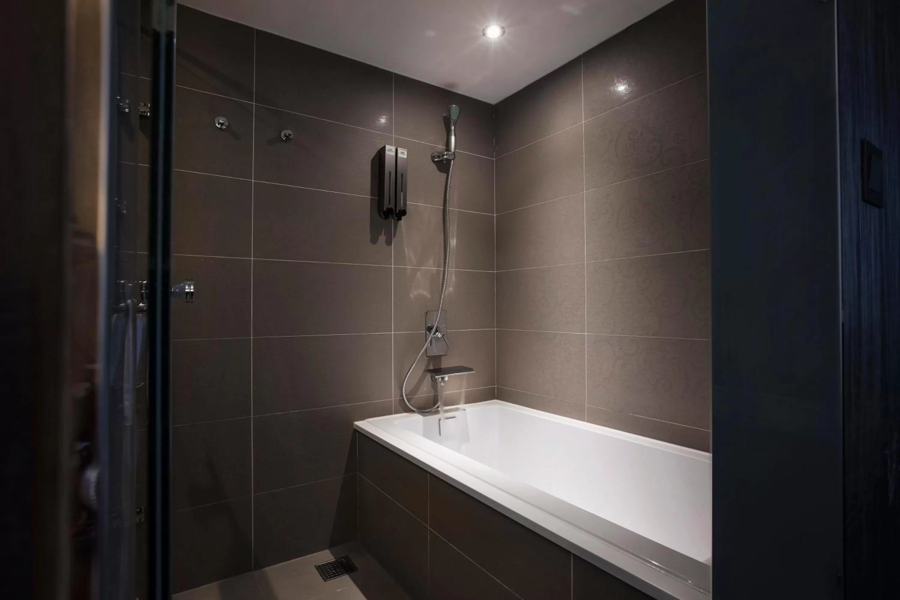 Bathroom in Saual Keh Hotel