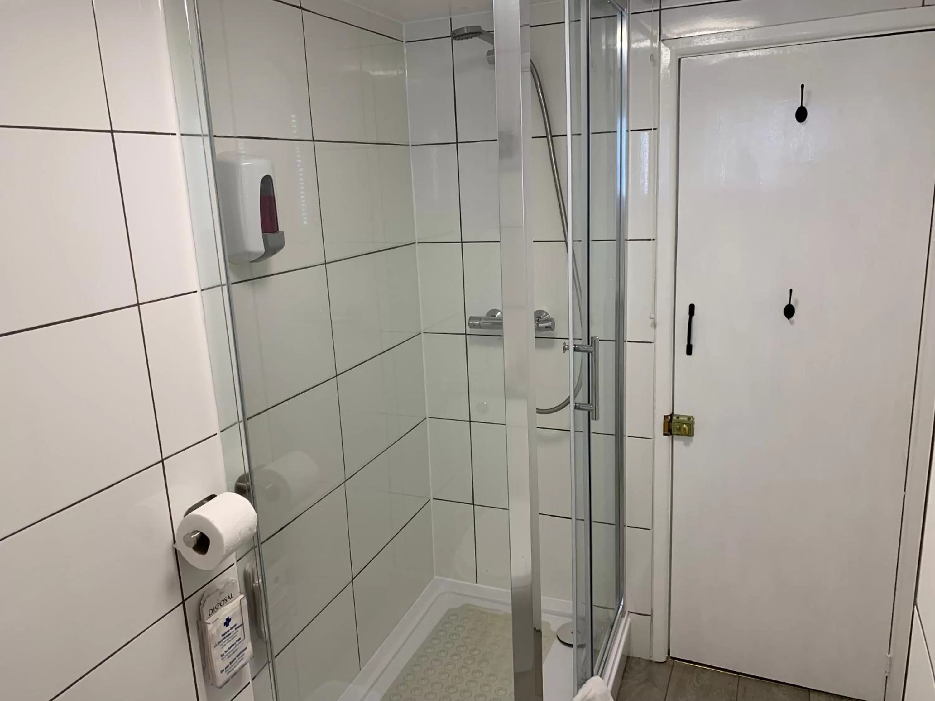 Bathroom in The Royal Clarence Hotel (on the Seafront)