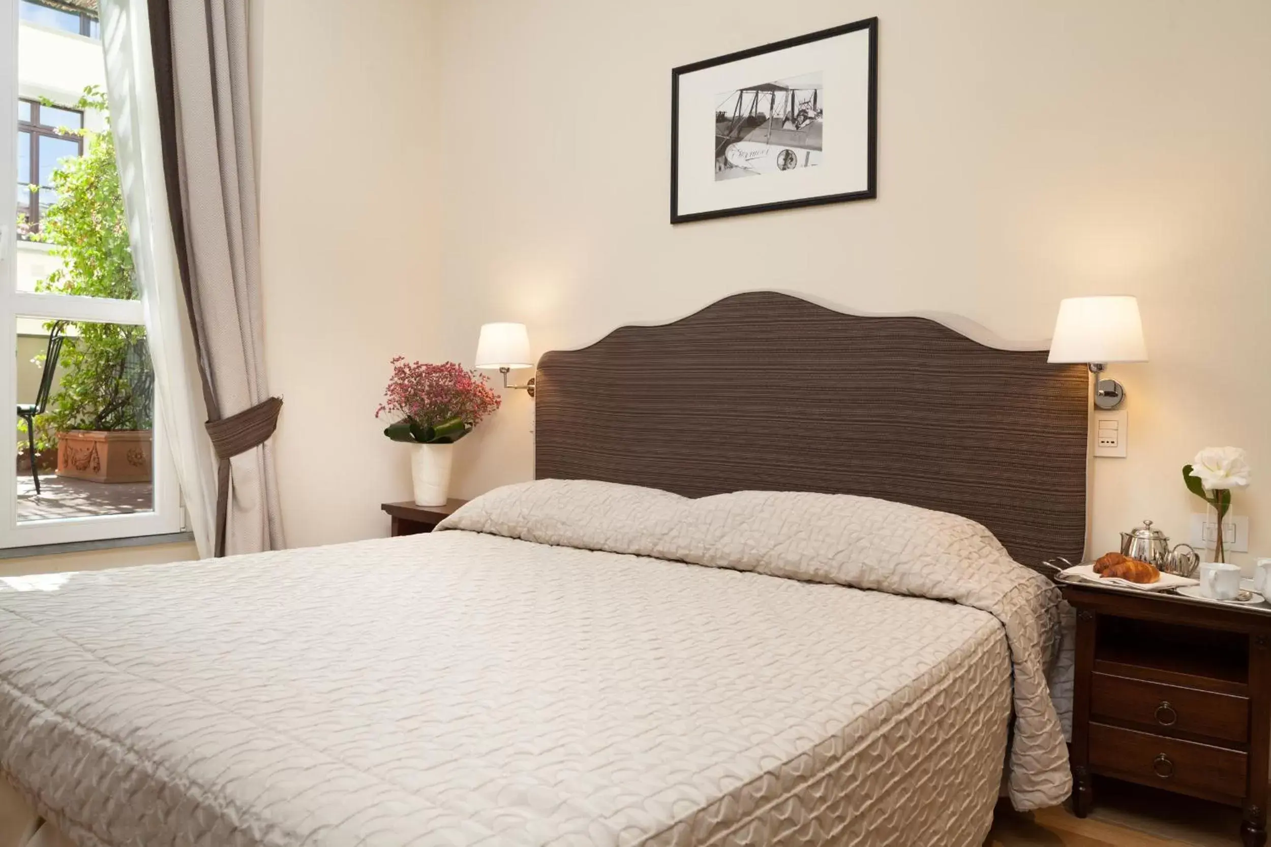 Bedroom, Bed in Hotel Executive Bedroom, Bed in Hotel Executive