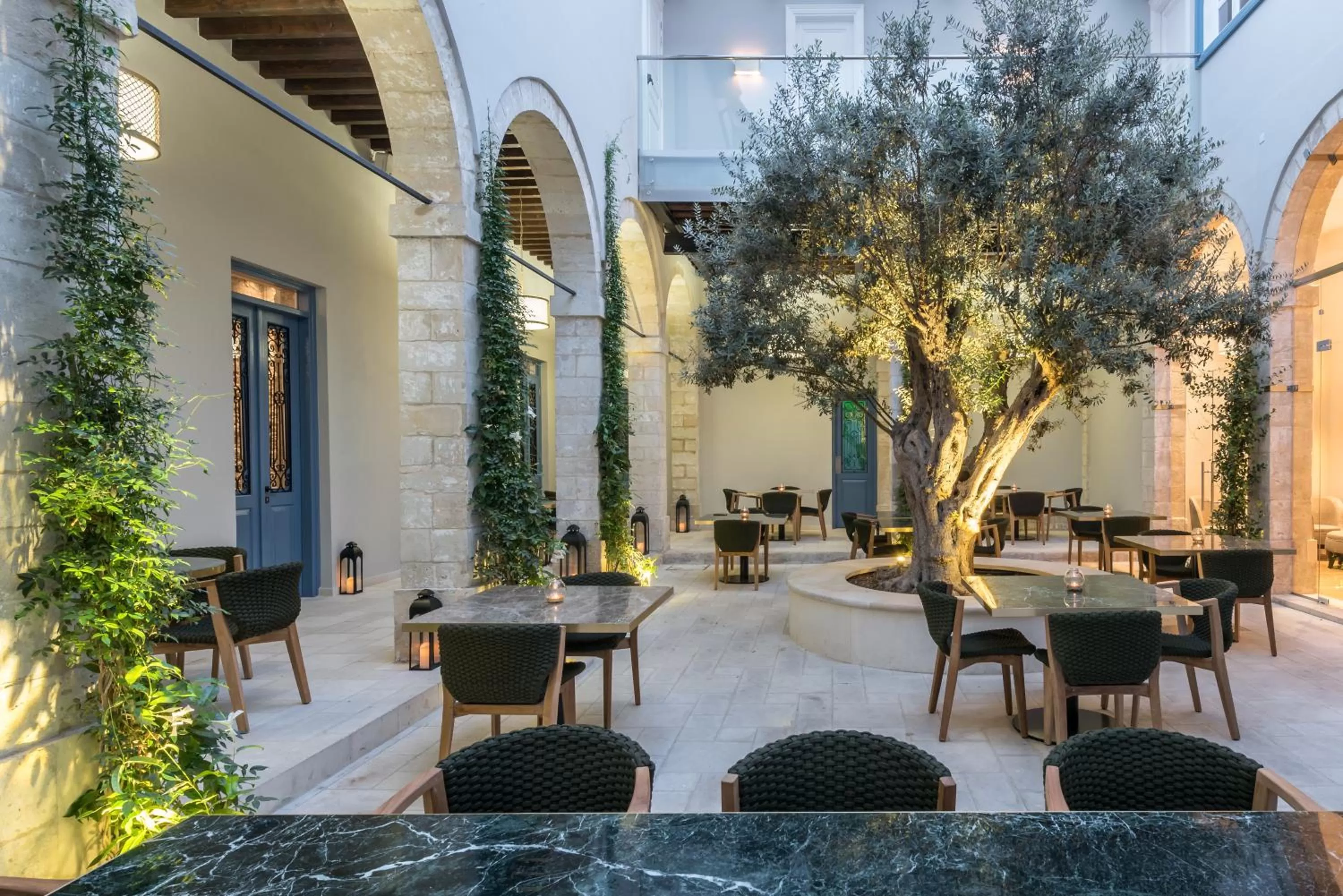 Patio in S Paul City Hotel