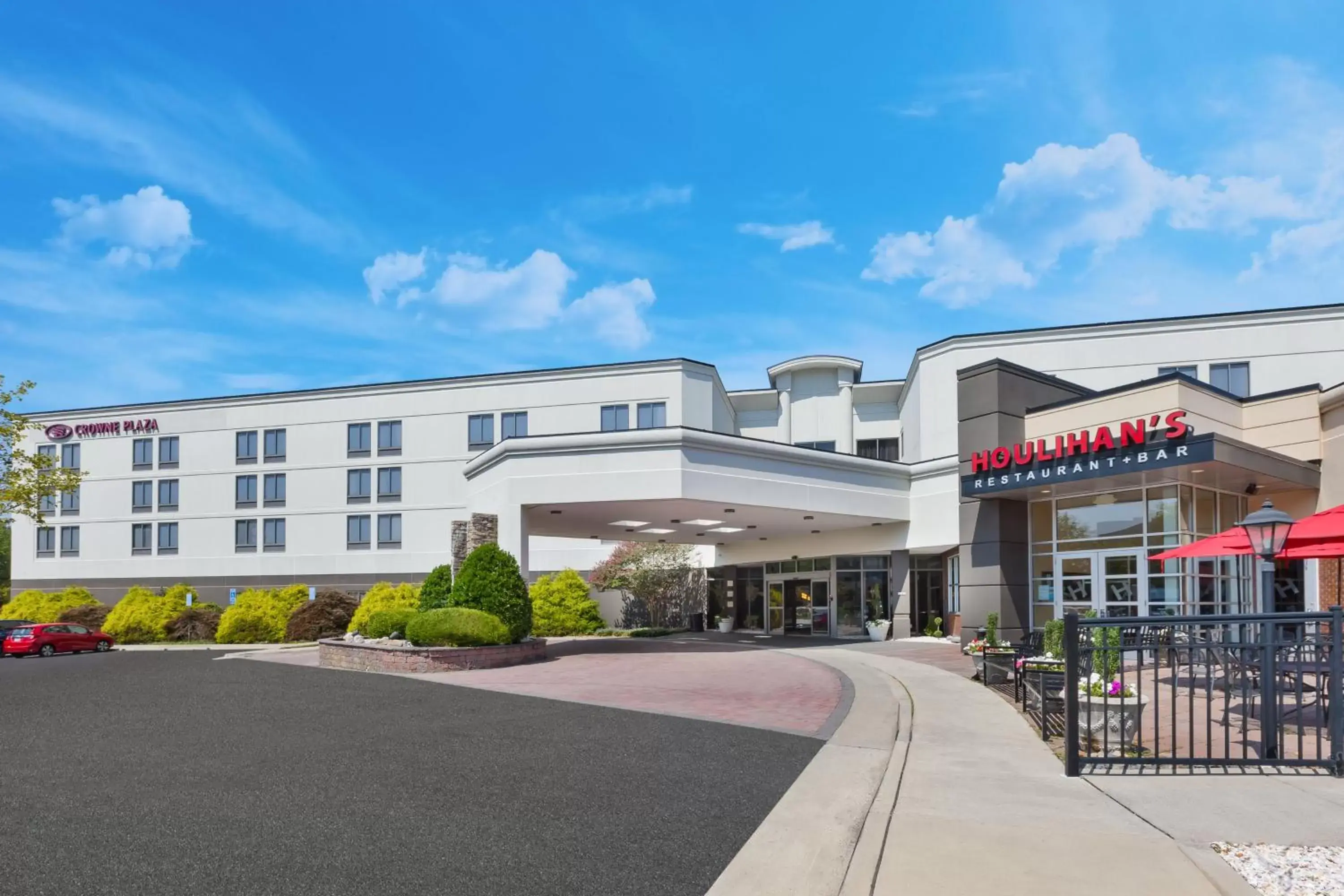 Property Building in Crowne Plaza Dulles Airport, an IHG Hotel