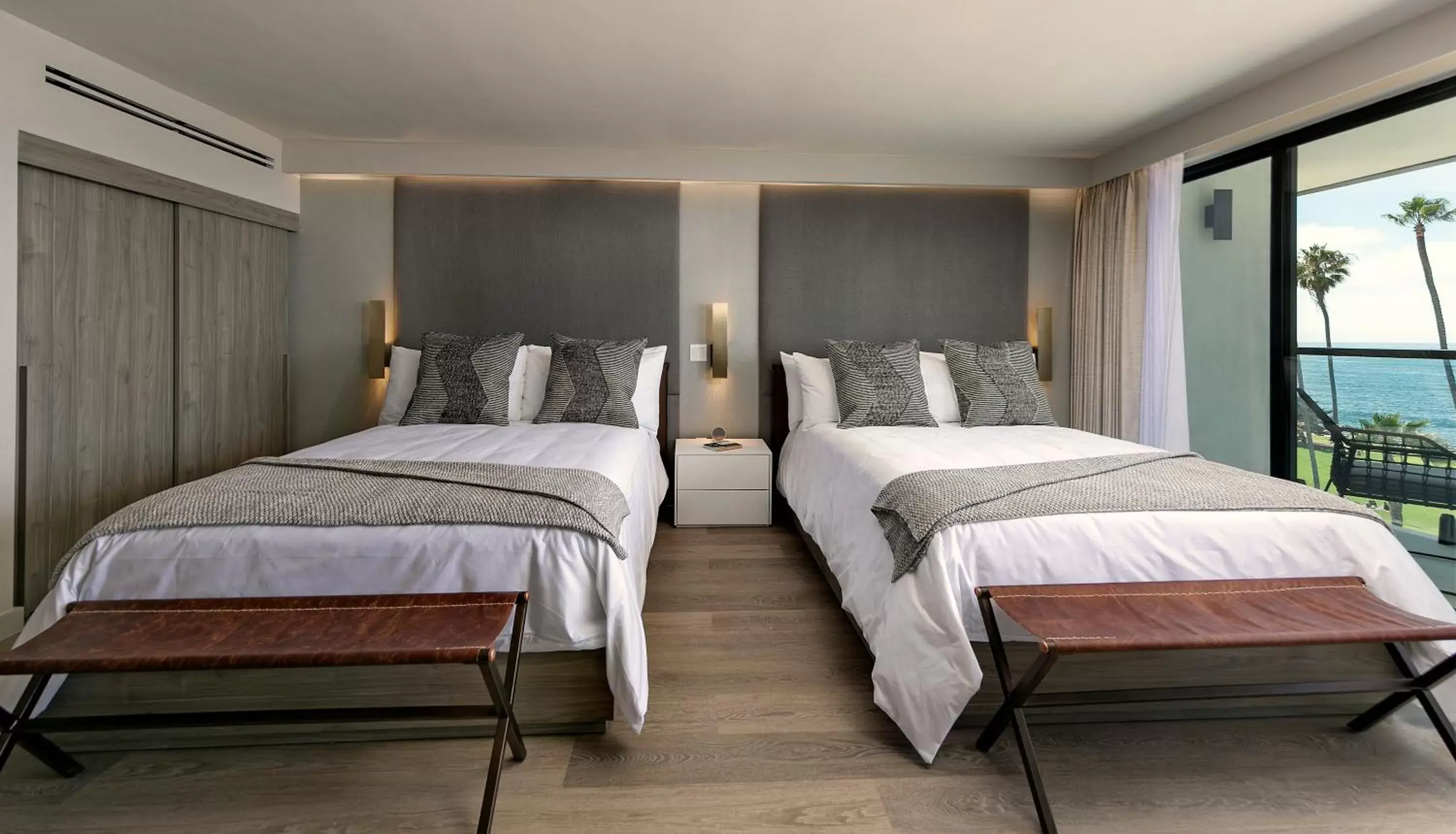 Bed, Room Photo in La Jolla Cove Suites