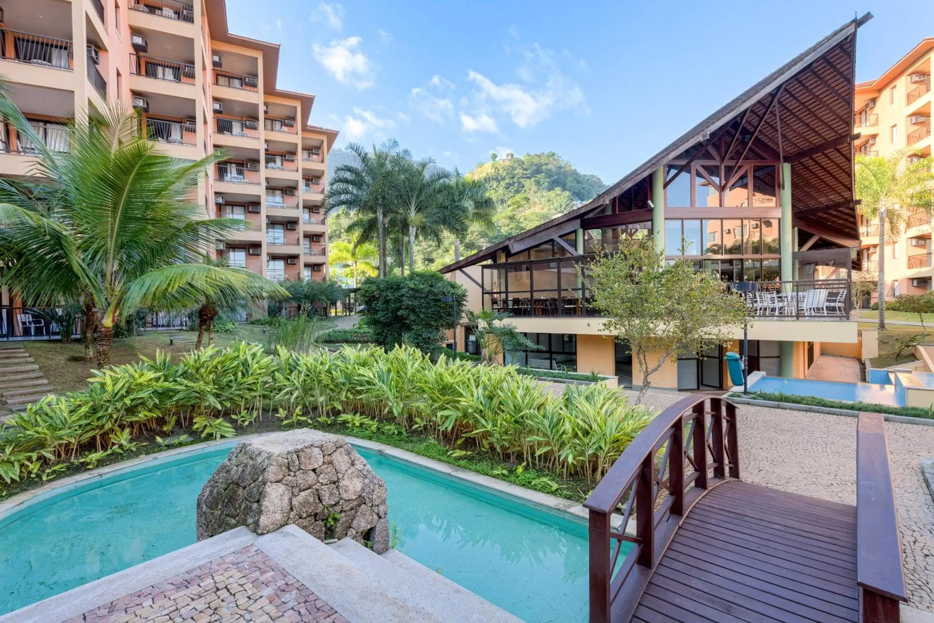 Facade/entrance, Swimming Pool in Mercure Angra dos Reis