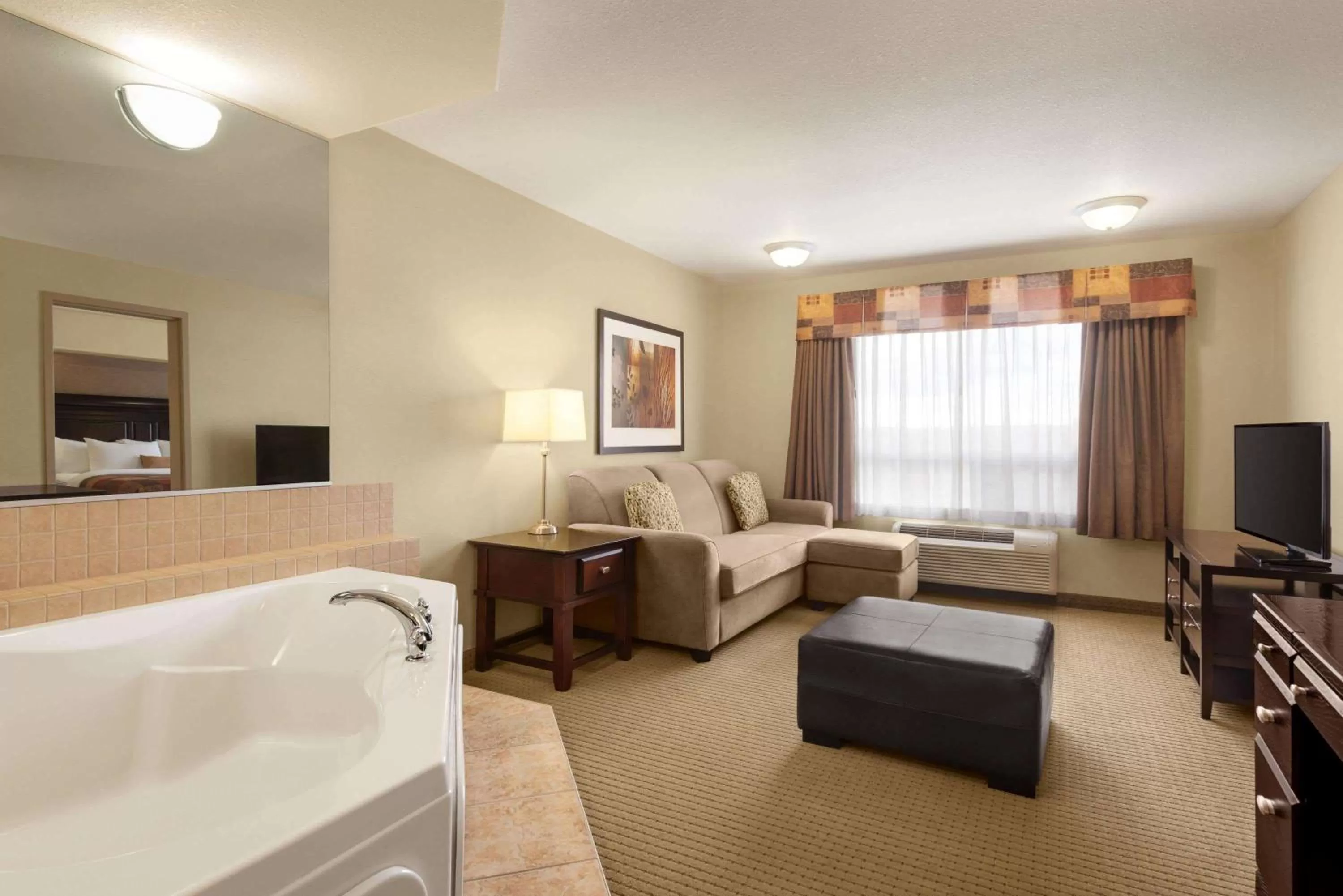 Photo of the whole room, Bed in Ramada by Wyndham Drayton Valley