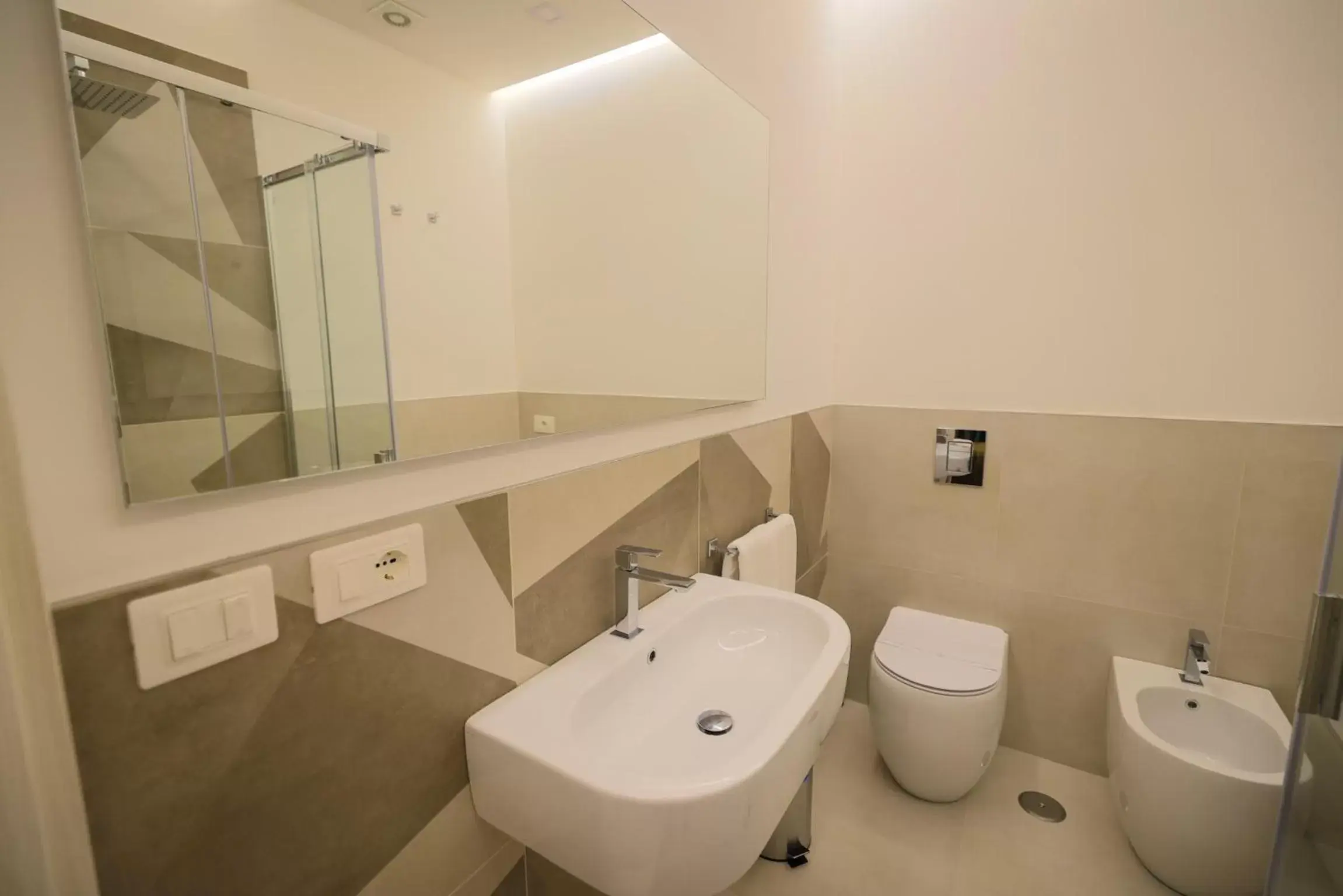 Toilet, Bathroom in Brettia Guest Rooms