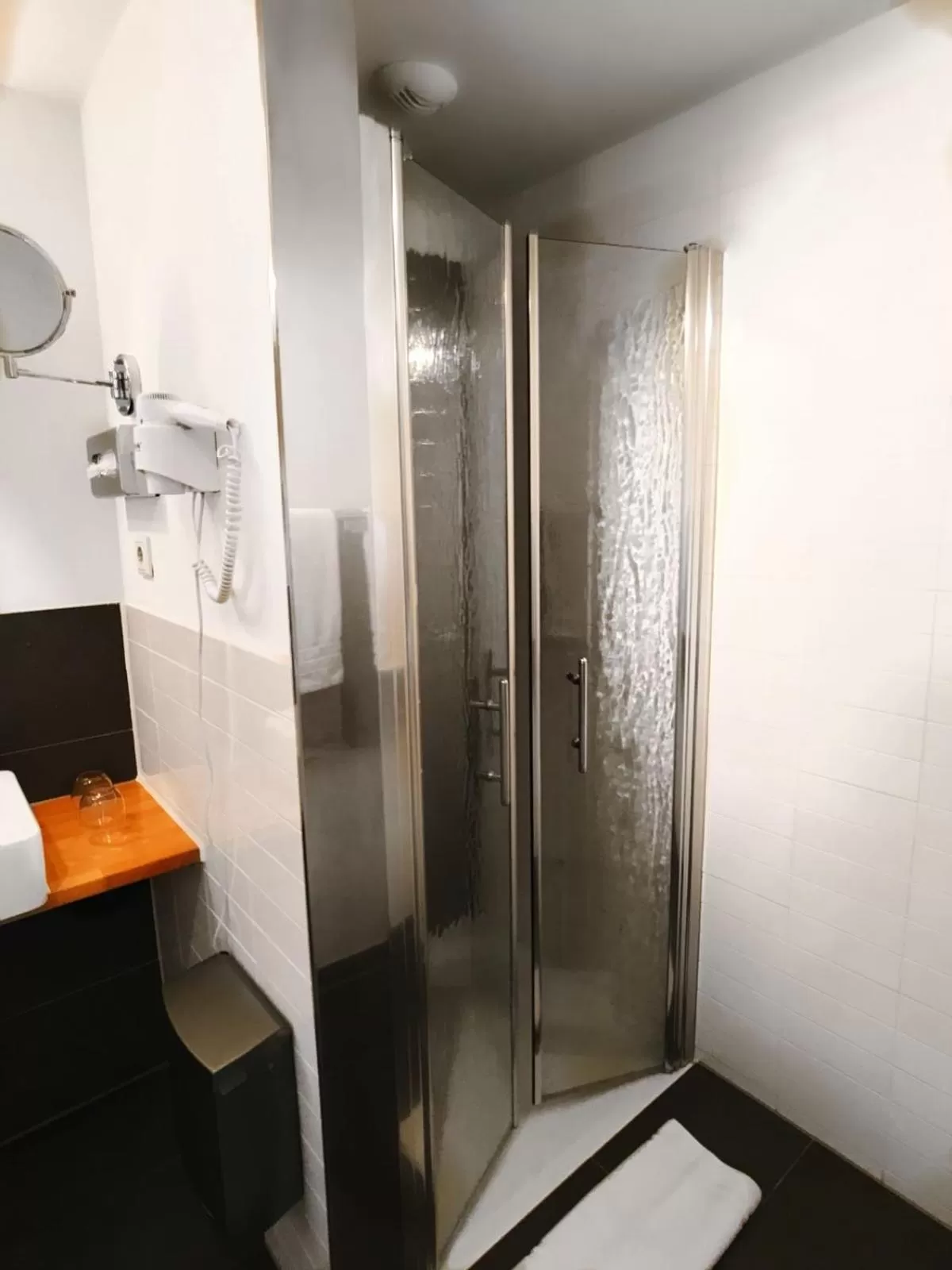 Bathroom in Hotel ML