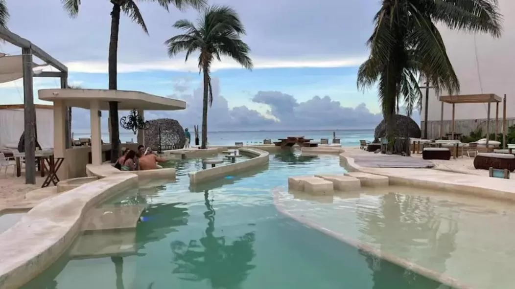 Swimming pool in Nasim Condo Hotel con acceso BEACH CLUB GRATIS, metros 5th AVENIDA