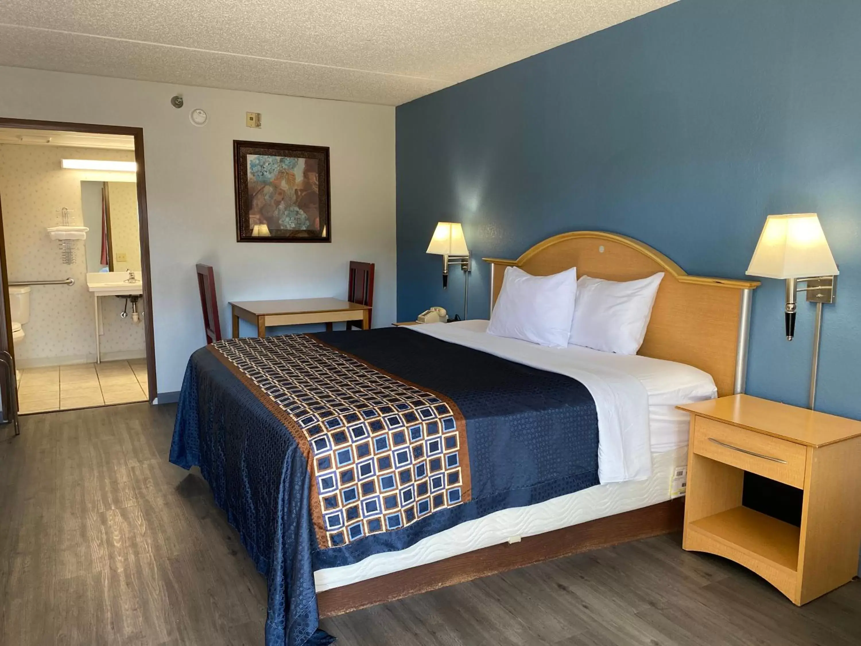 Bedroom, Bed in Serenity Inn