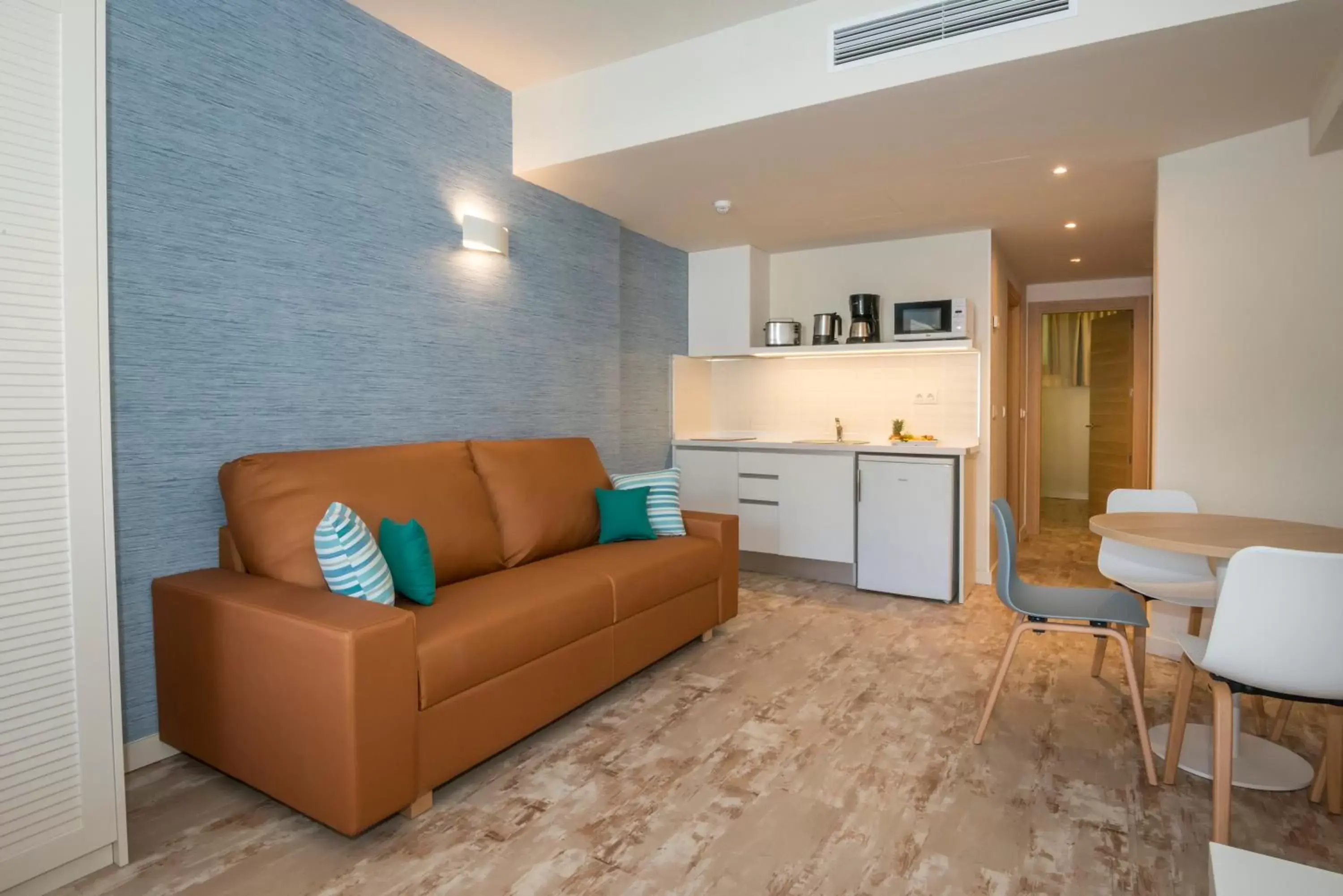 Superior Apartment (3 Adults) in HOVIMA La Pinta Beachfront Family Hotel Superior Apartment (3 Adults) in HOVIMA La Pinta Beachfront Family Hotel