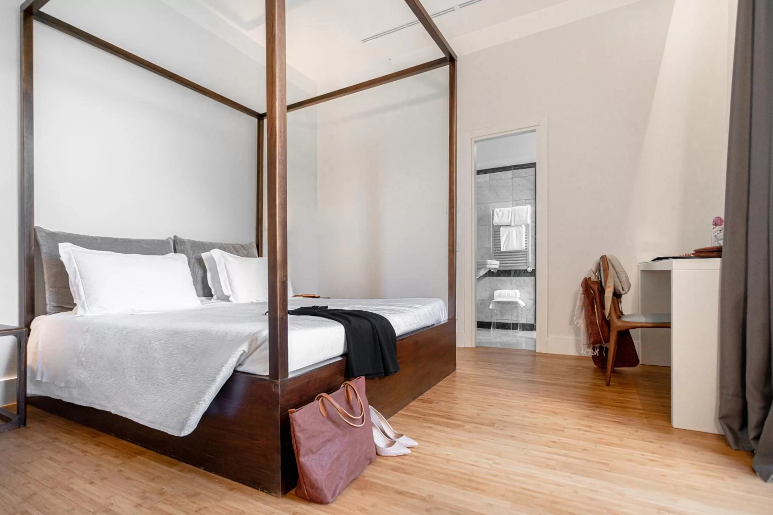 View (from property/room), Bed in Grand Hotel Croce Di Malta