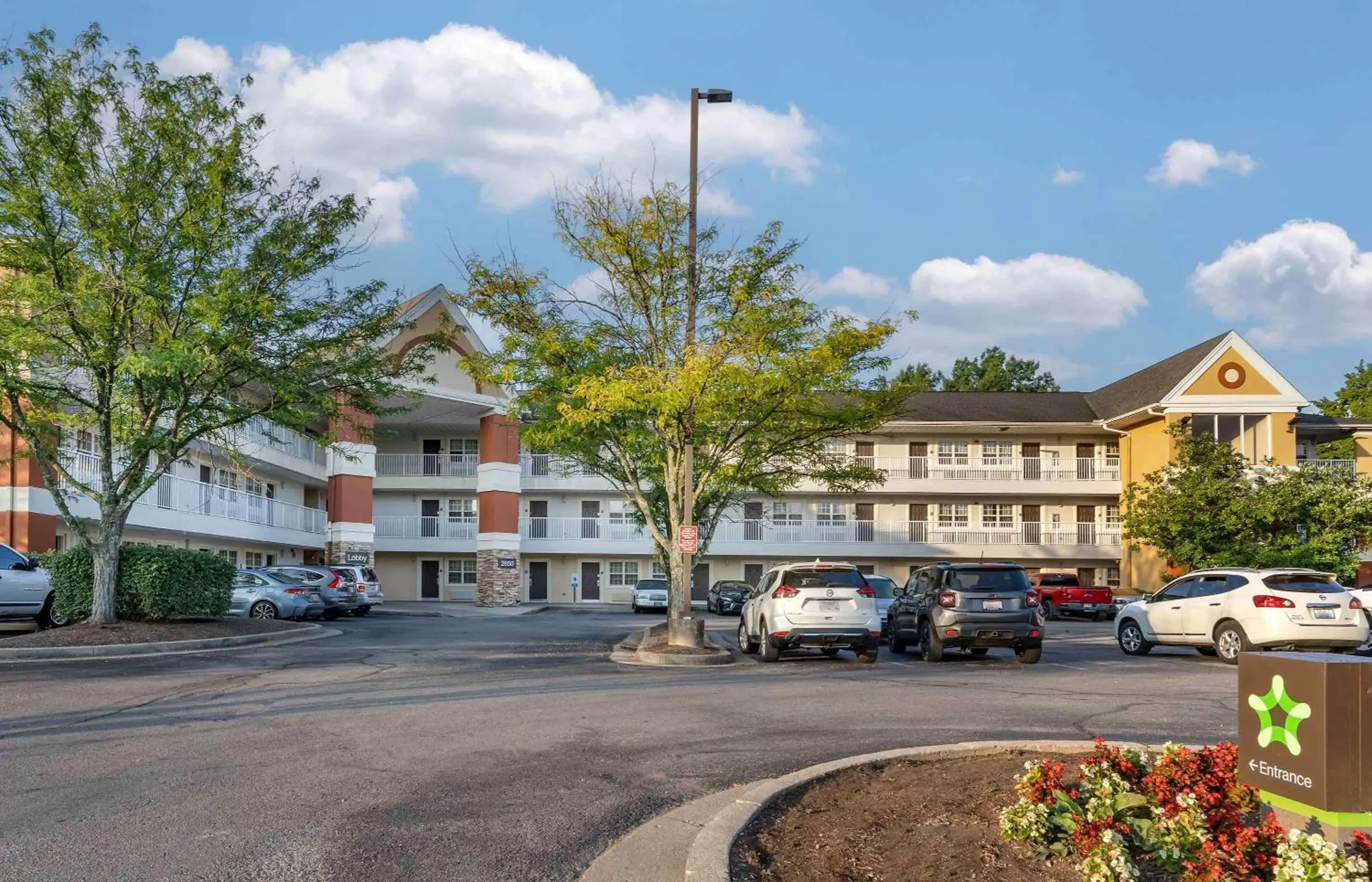 Property building in Extended Stay America Suites - Lexington - Nicholasville Road Property building in Extended Stay America Suites - Lexington - Nicholasville Road