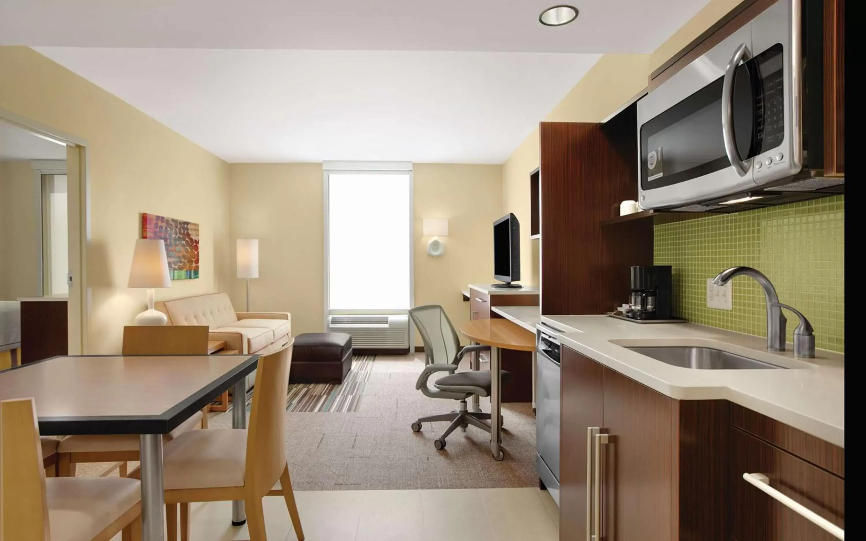 Living room, Kitchen/Kitchenette in Home2 Suites by Hilton Baltimore/White Marsh