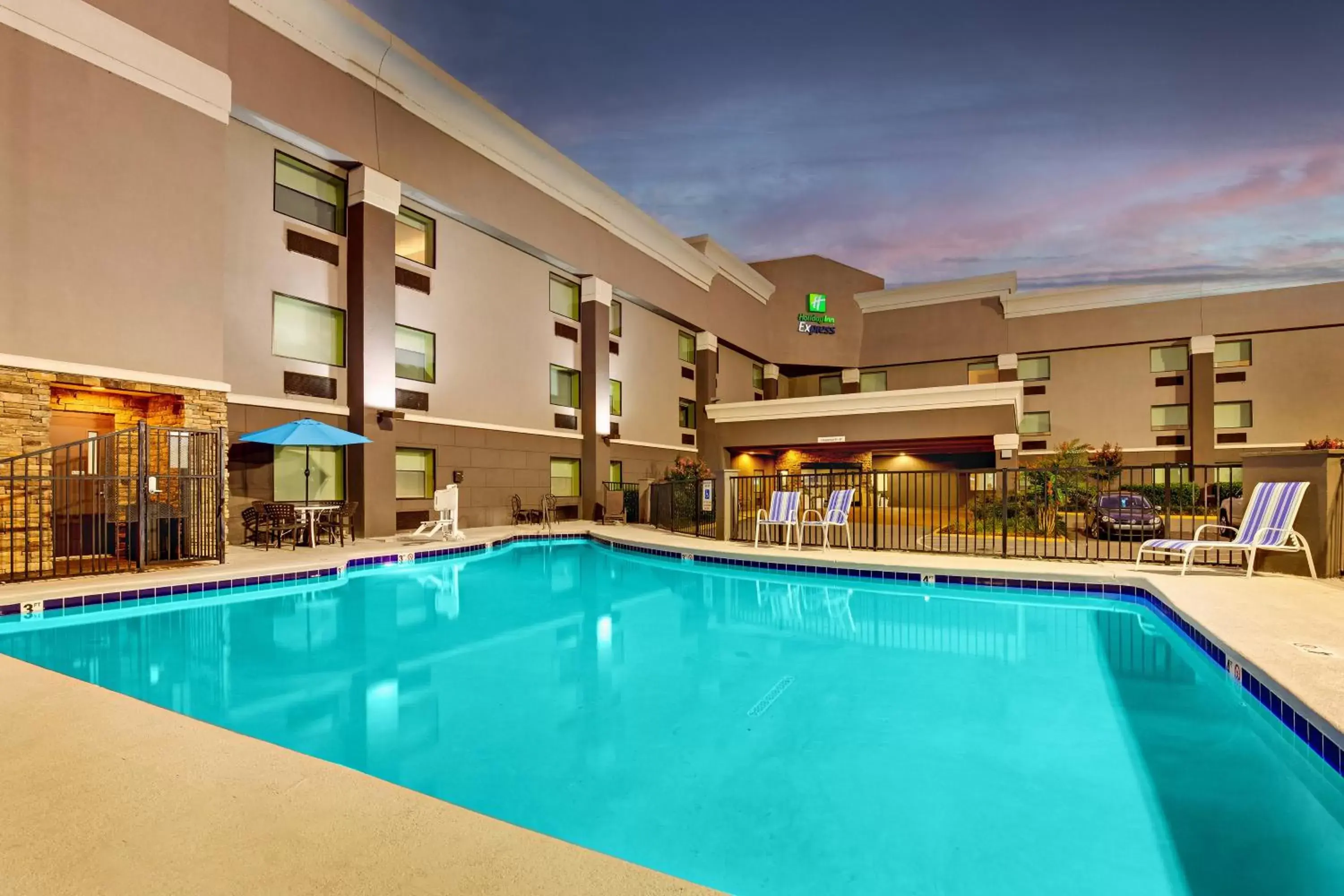 Swimming Pool in Holiday Inn Express Nashville W-I40, an IHG Hotel