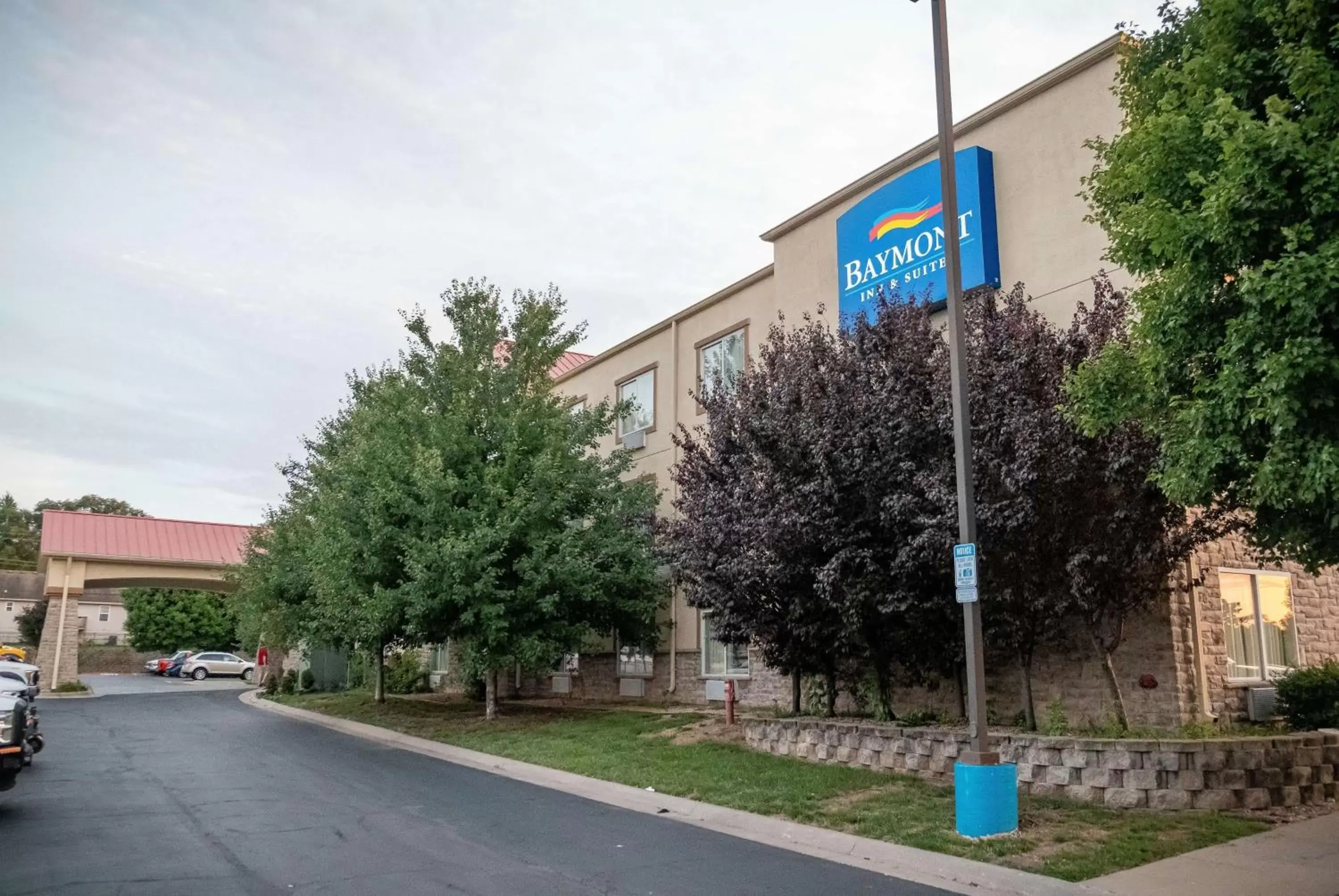 Property building in Baymont by Wyndham Springfield I-44 Property building in Baymont by Wyndham Springfield I-44