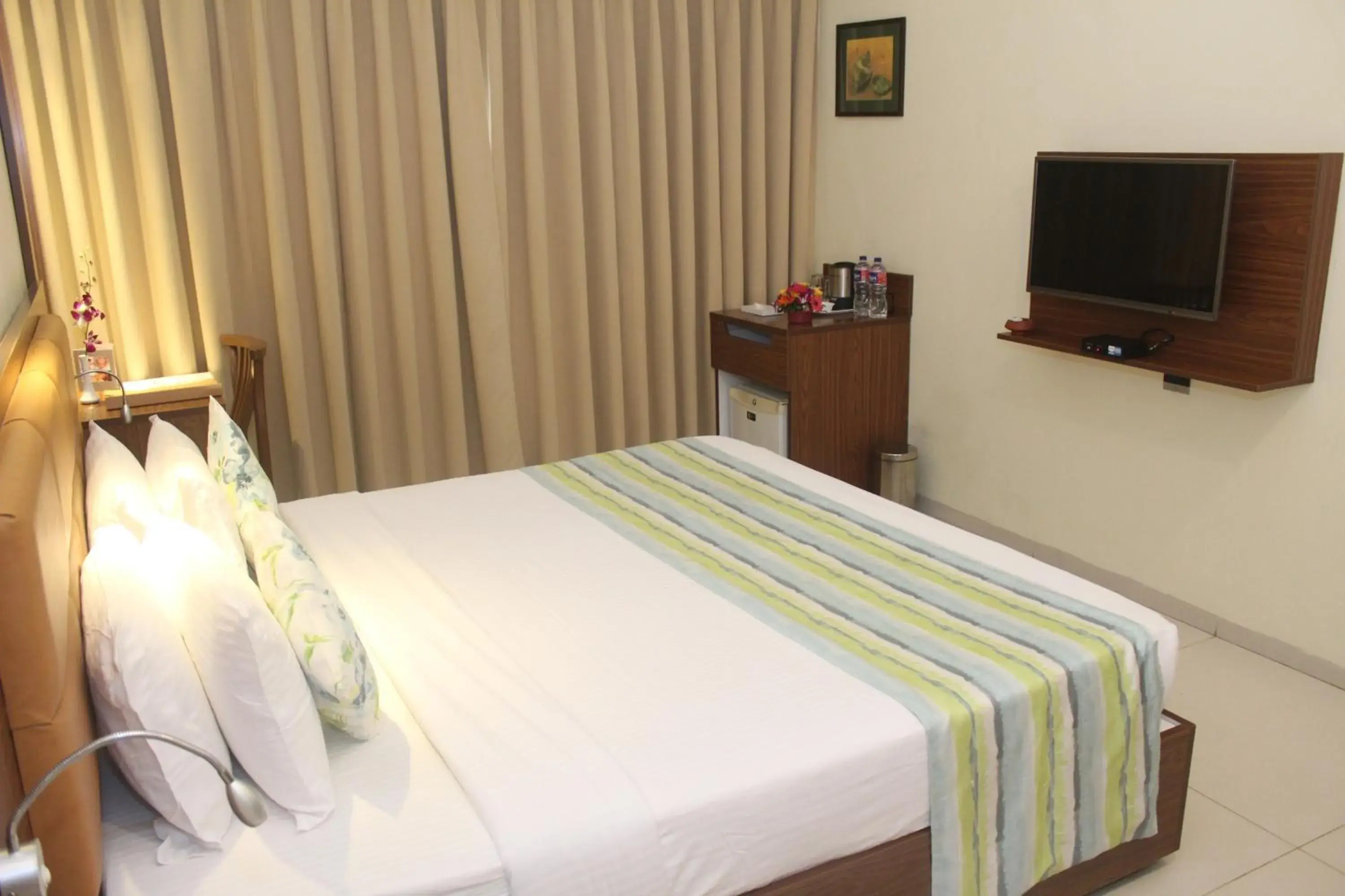 Photo of the whole room, Bed in Quality Inn Ocean Palms Goa