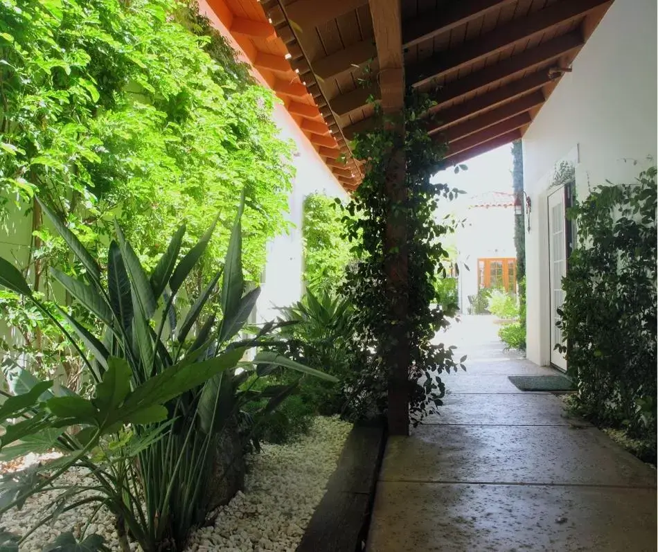 Facade/entrance in Alcazar Palm Springs Facade/entrance in Alcazar Palm Springs