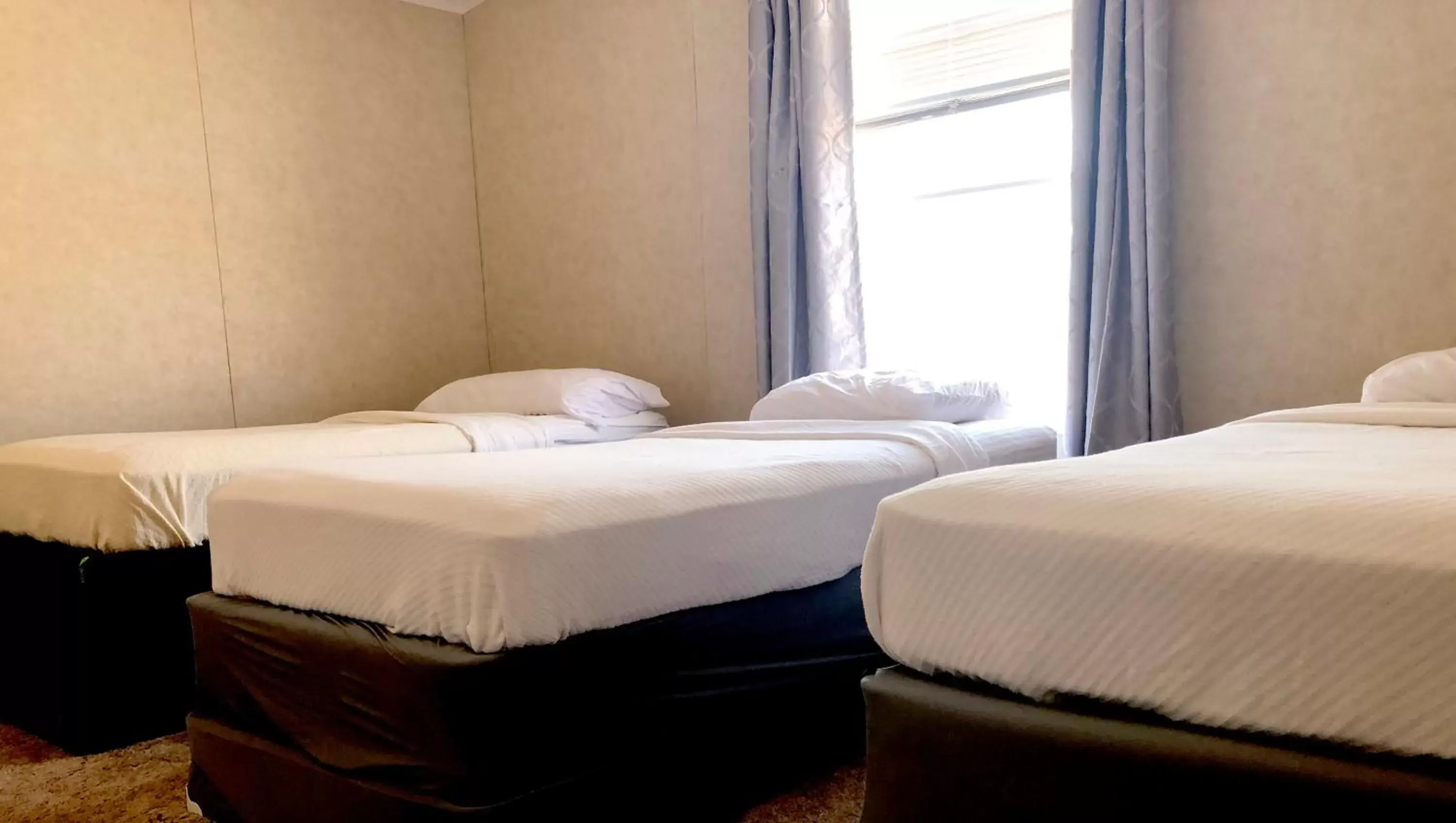 Bathroom, Bed in Ticaboo Lodge Lake Powell