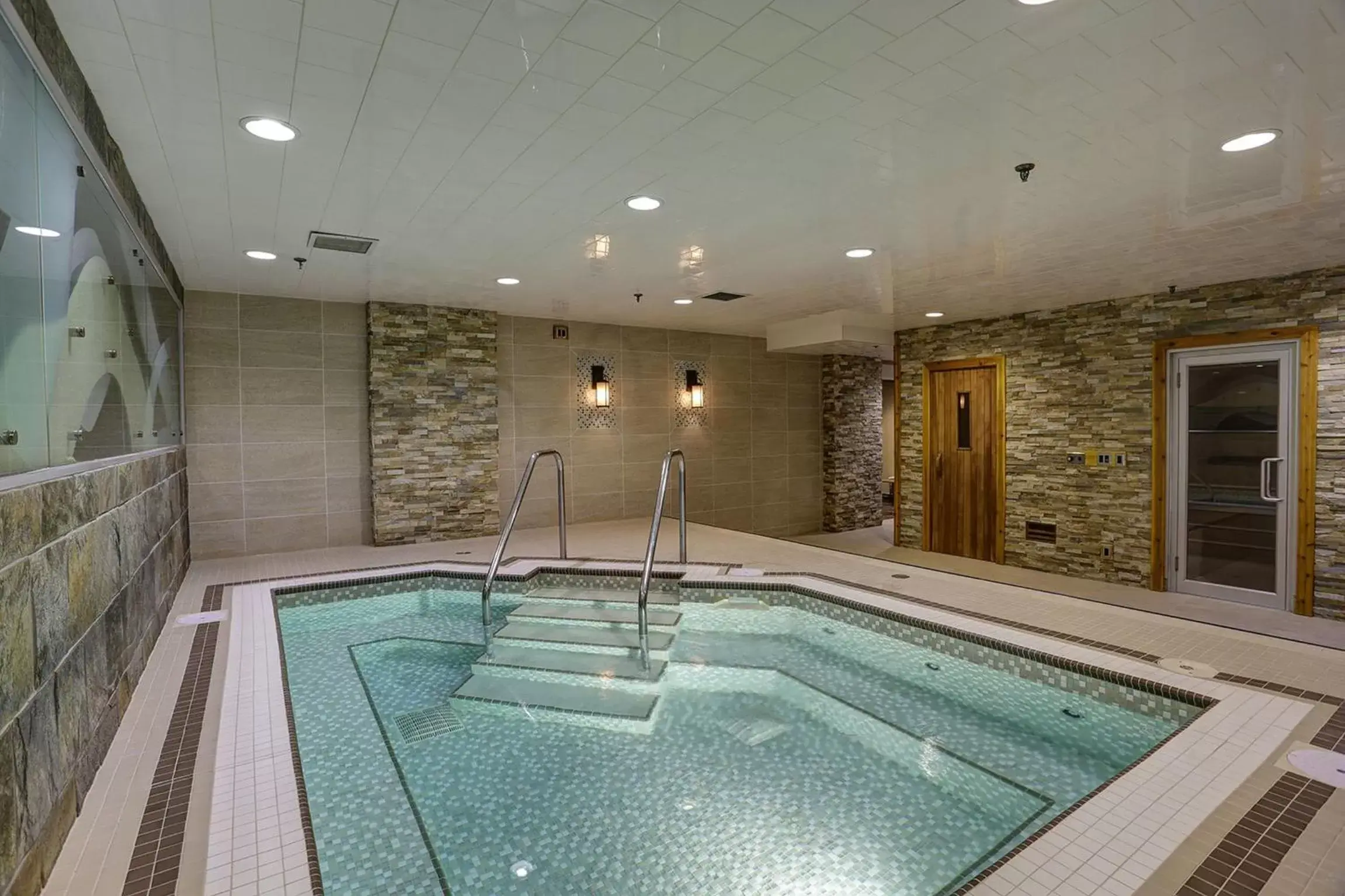 Hot Tub, Swimming Pool in Banff Inn