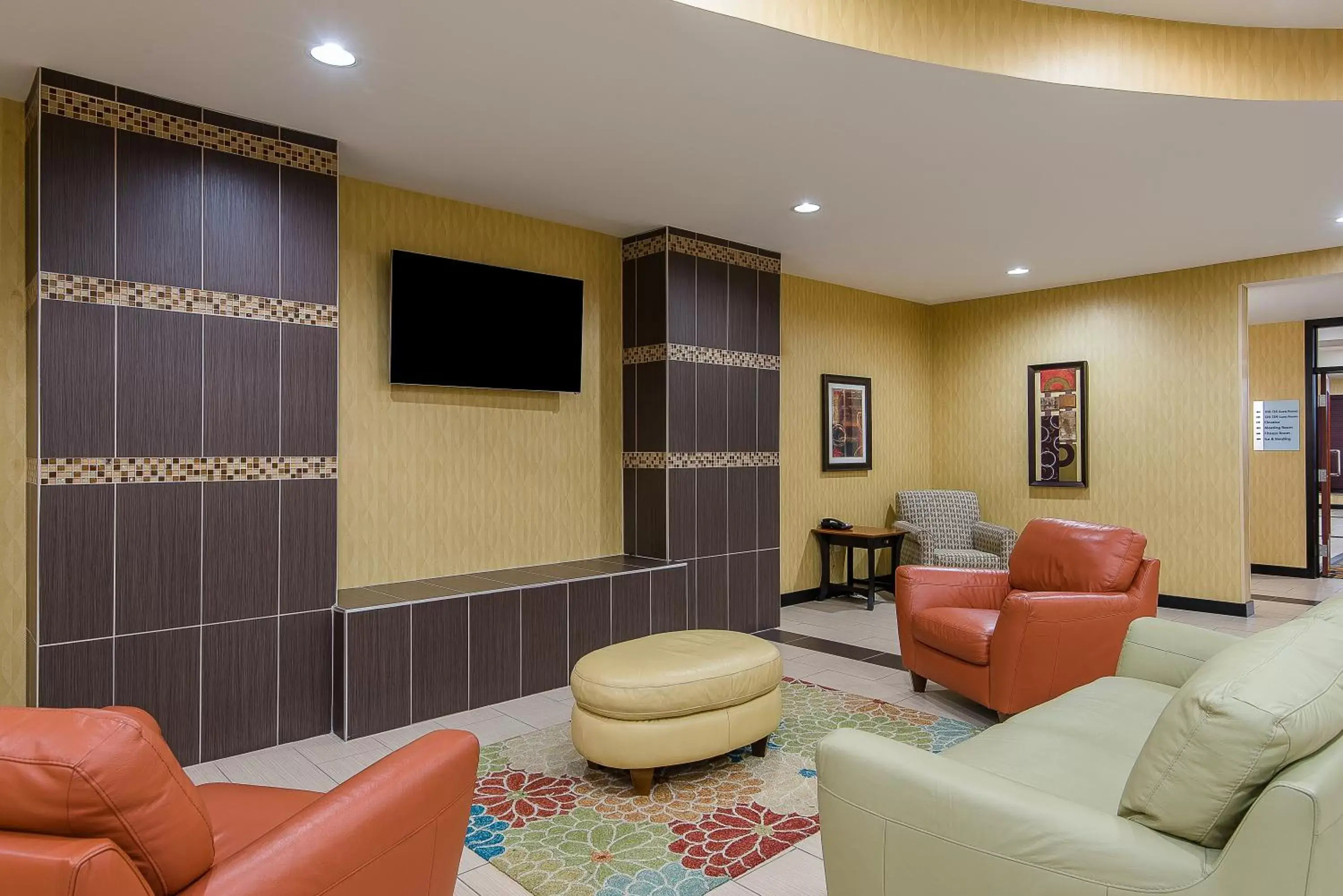 Property building, Seating Area in Holiday Inn Express and Suites Lafayette East, an IHG Hotel