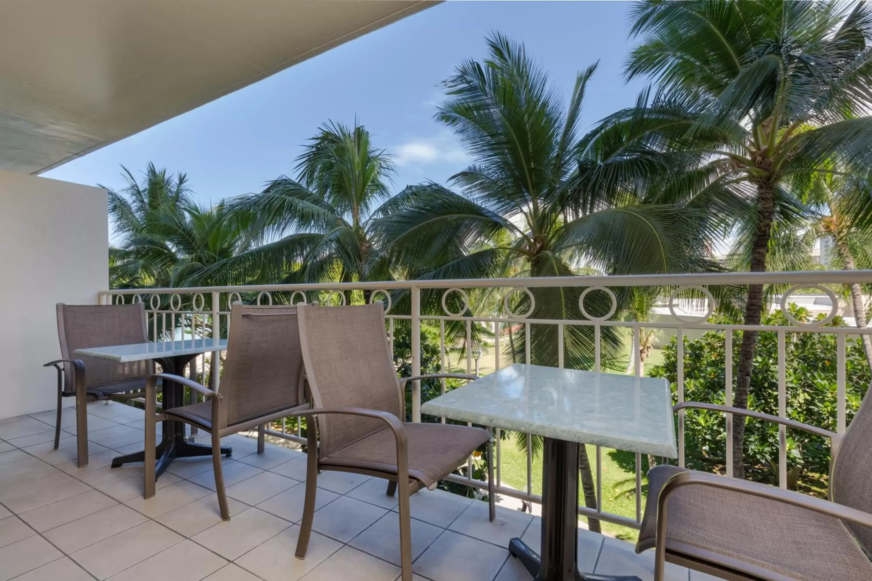 Balcony/Terrace in Castle Waikiki Shore Beachfront Condominiums