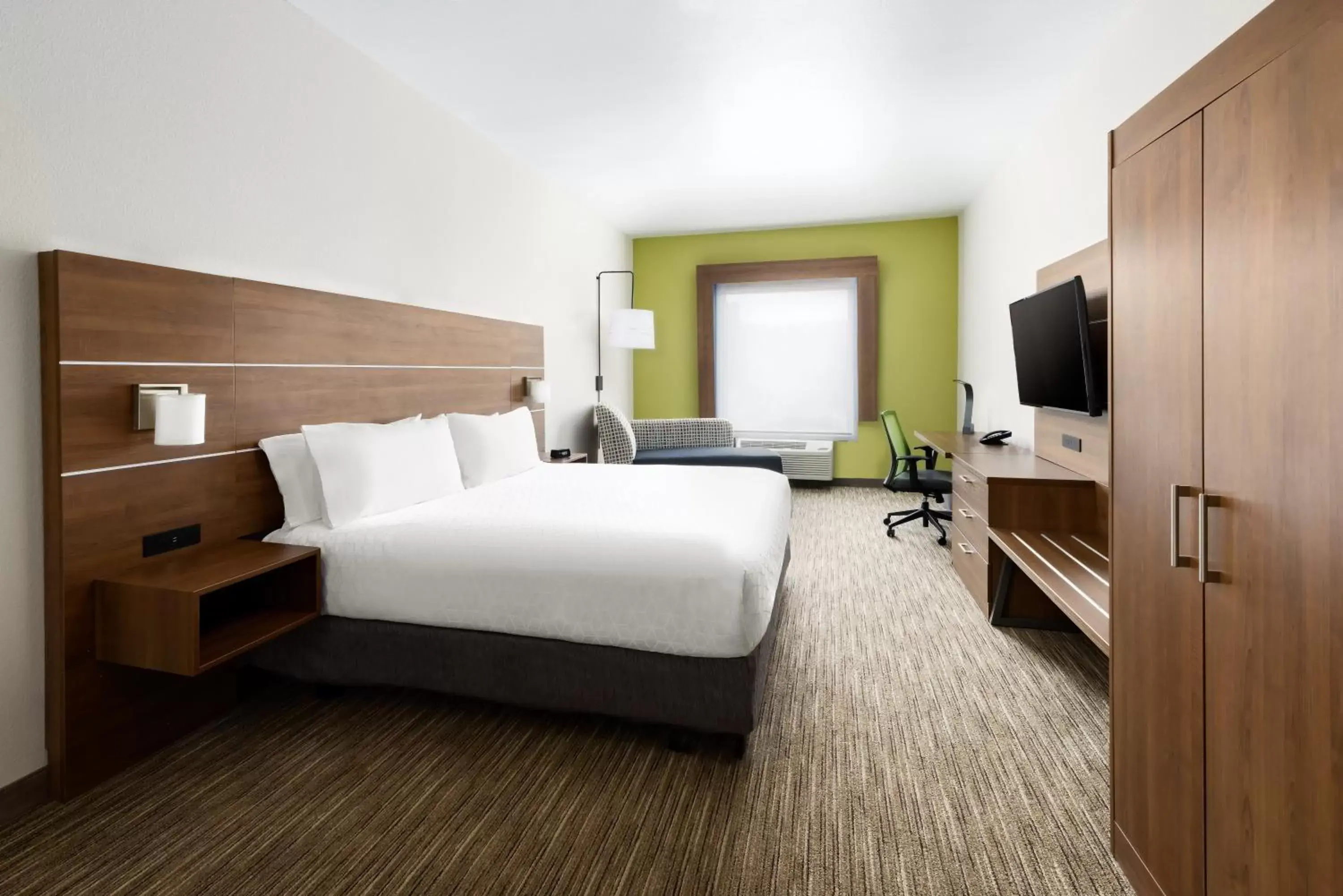 Photo of the whole room in Holiday Inn Express & Suites Oakhurst-Yosemite Park Area, an IHG Hotel