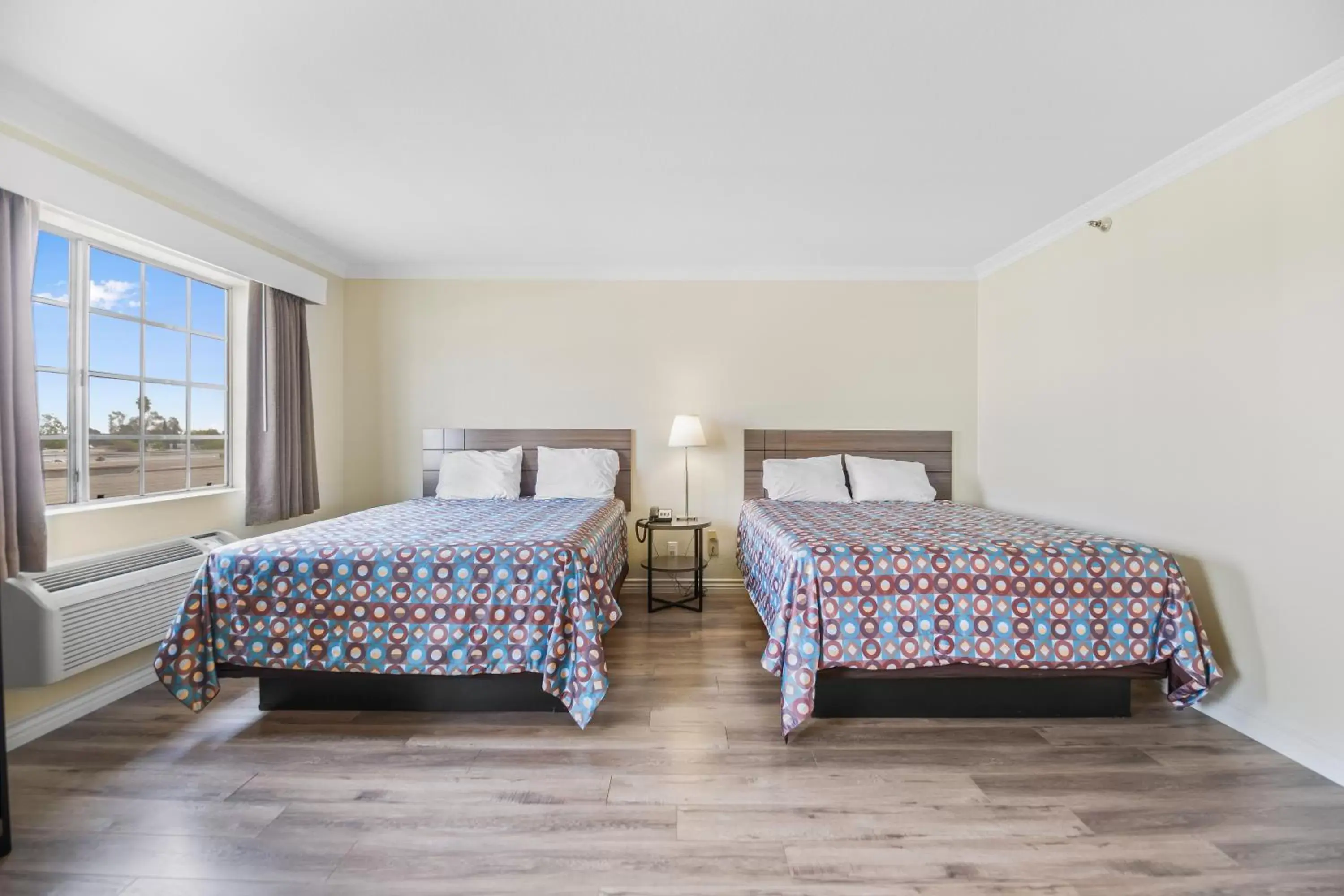 Bedroom, Bed in SureStay Hotel by Best Western Fontana