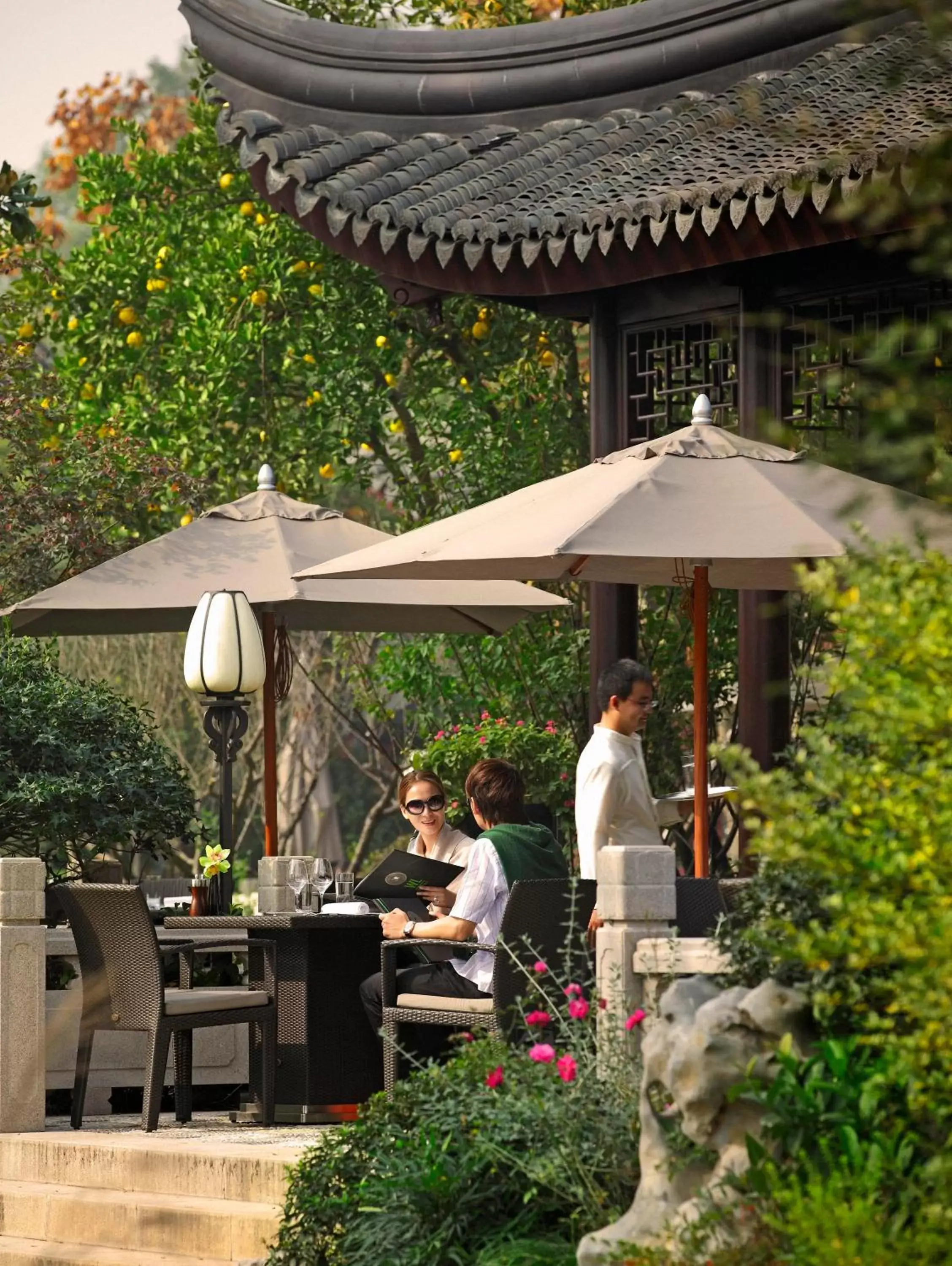 Restaurant/places to eat in Four Seasons Hotel Hangzhou at West Lake