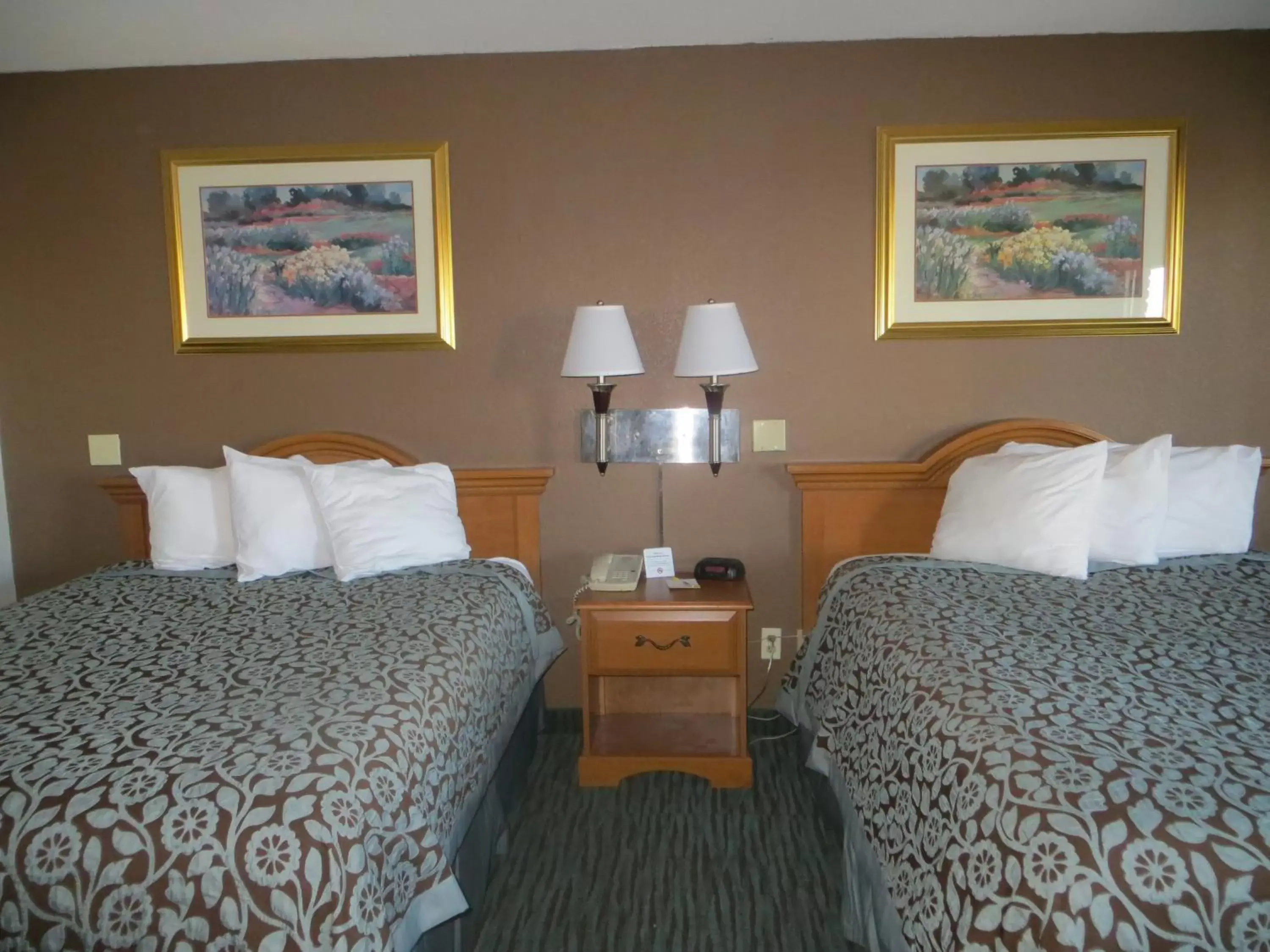Studio Suite with Two Queen Beds - Non-Smoking in Days Inn by Wyndham New Braunfels