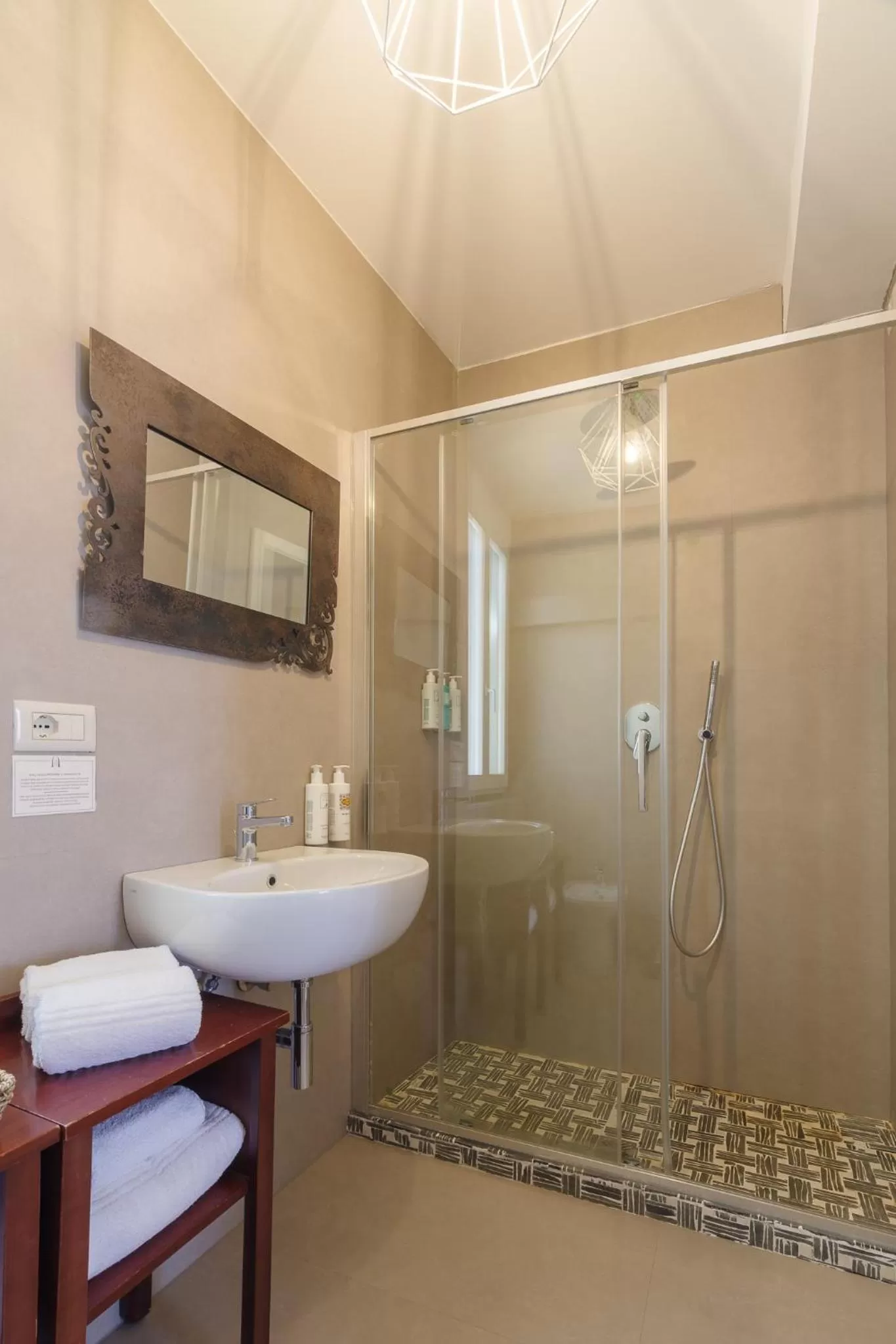 Shower in Aurora Boutique Hotel & Private SPA