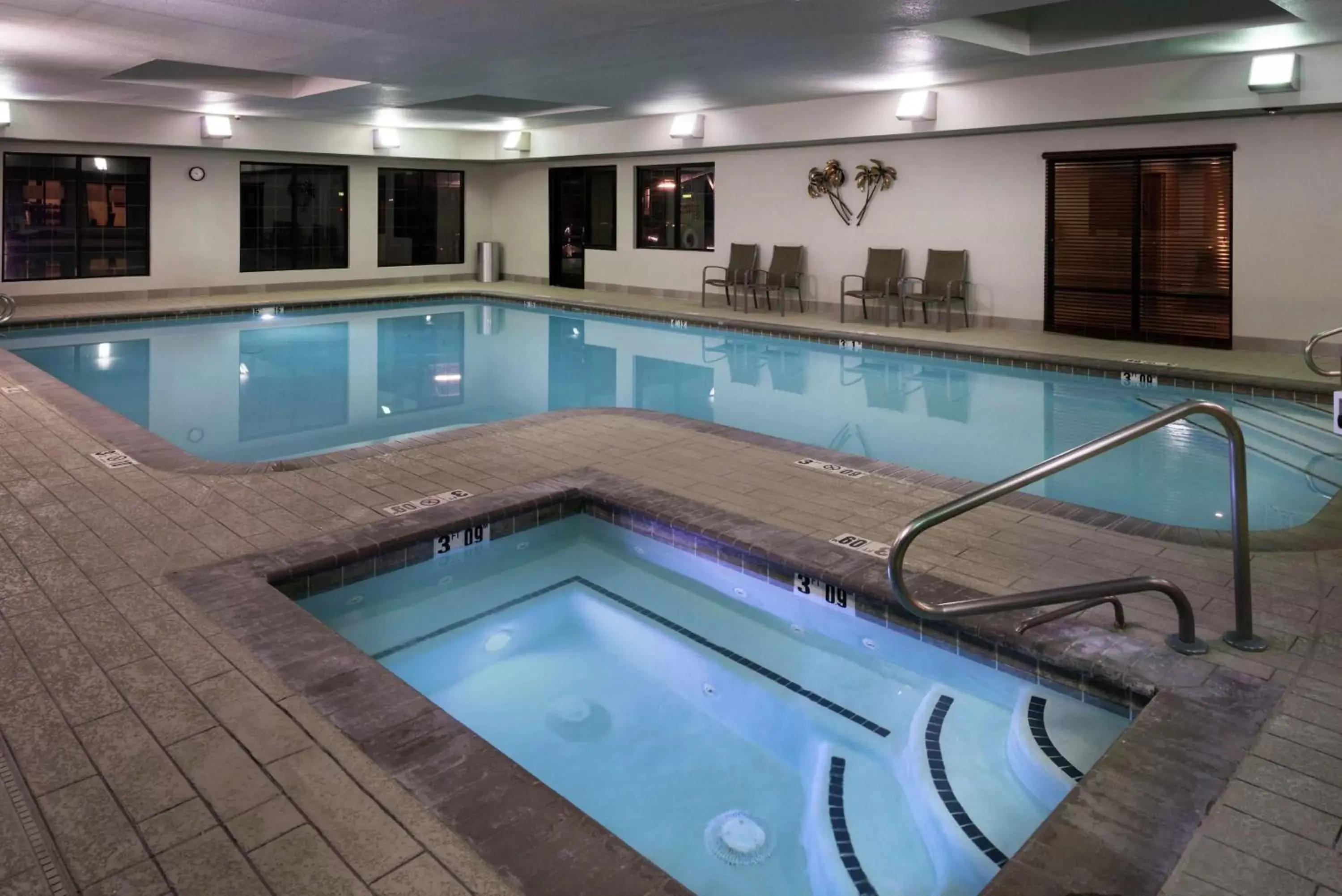 Swimming Pool in Hampton Inn & Suites Carson City
