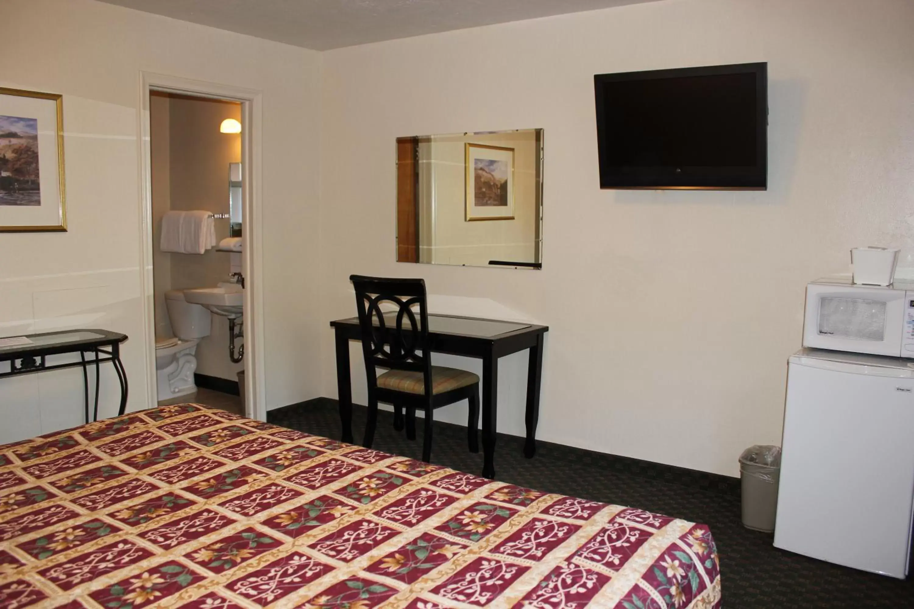 Deluxe Single Room in Lava Spa Motel & RV Deluxe Single Room in Lava Spa Motel & RV