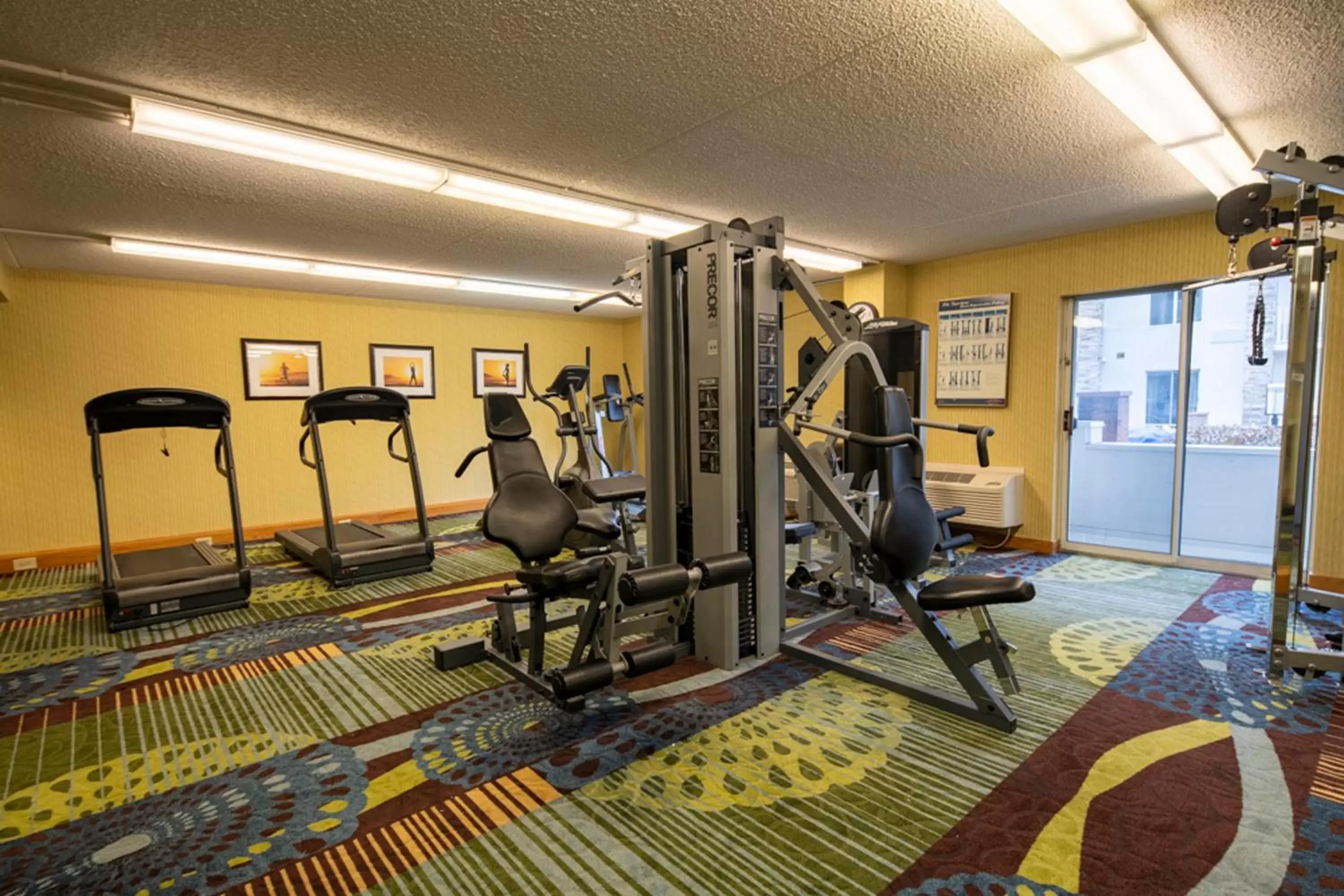 Fitness centre/facilities in Holiday Inn Express Hotel & Suites Pittsburgh Airport, an IHG Hotel