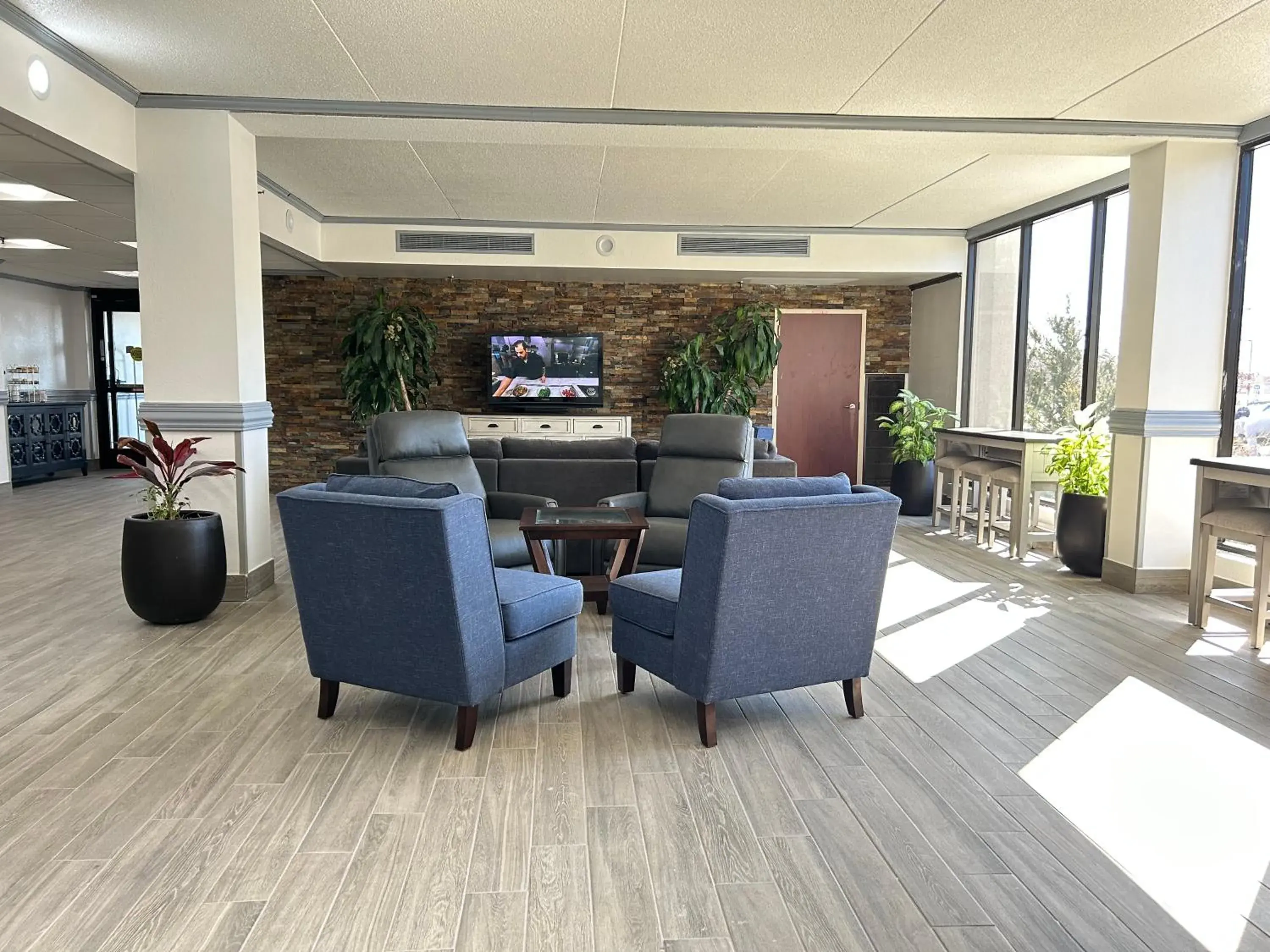 Lobby or reception in Clarion Inn and Suites Airport