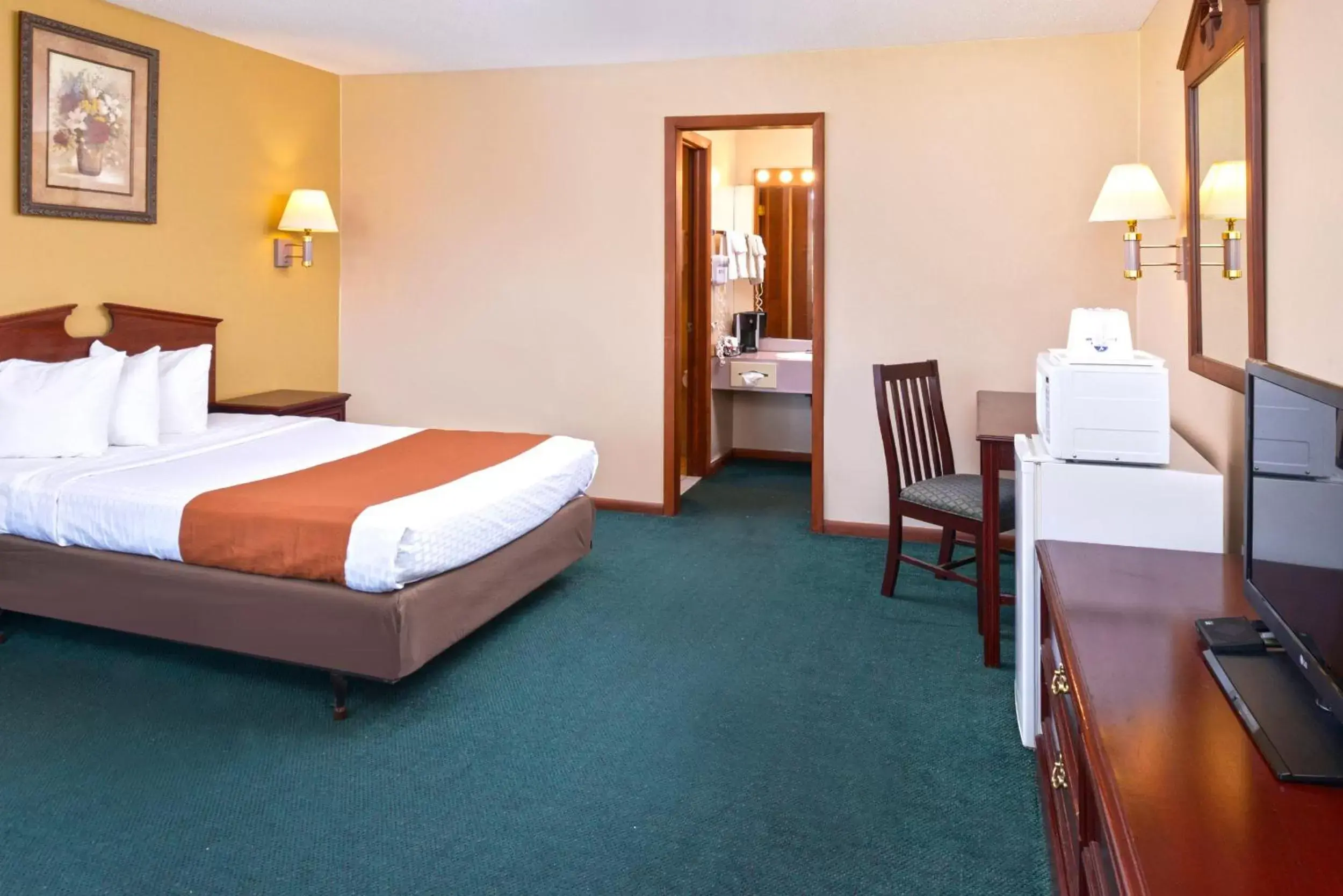 Bedroom in Americas Best Value Inn Plattsburgh