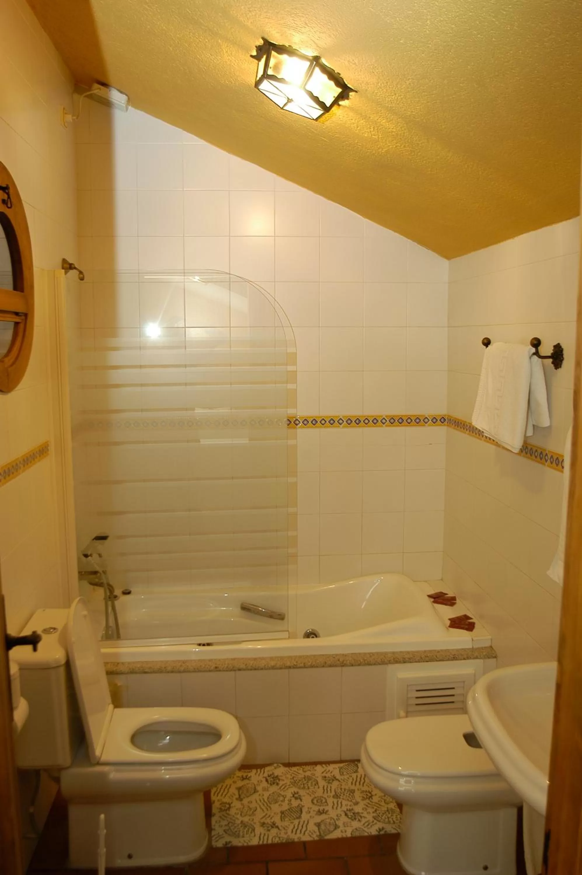 Bathroom in Hotel El Tabanco