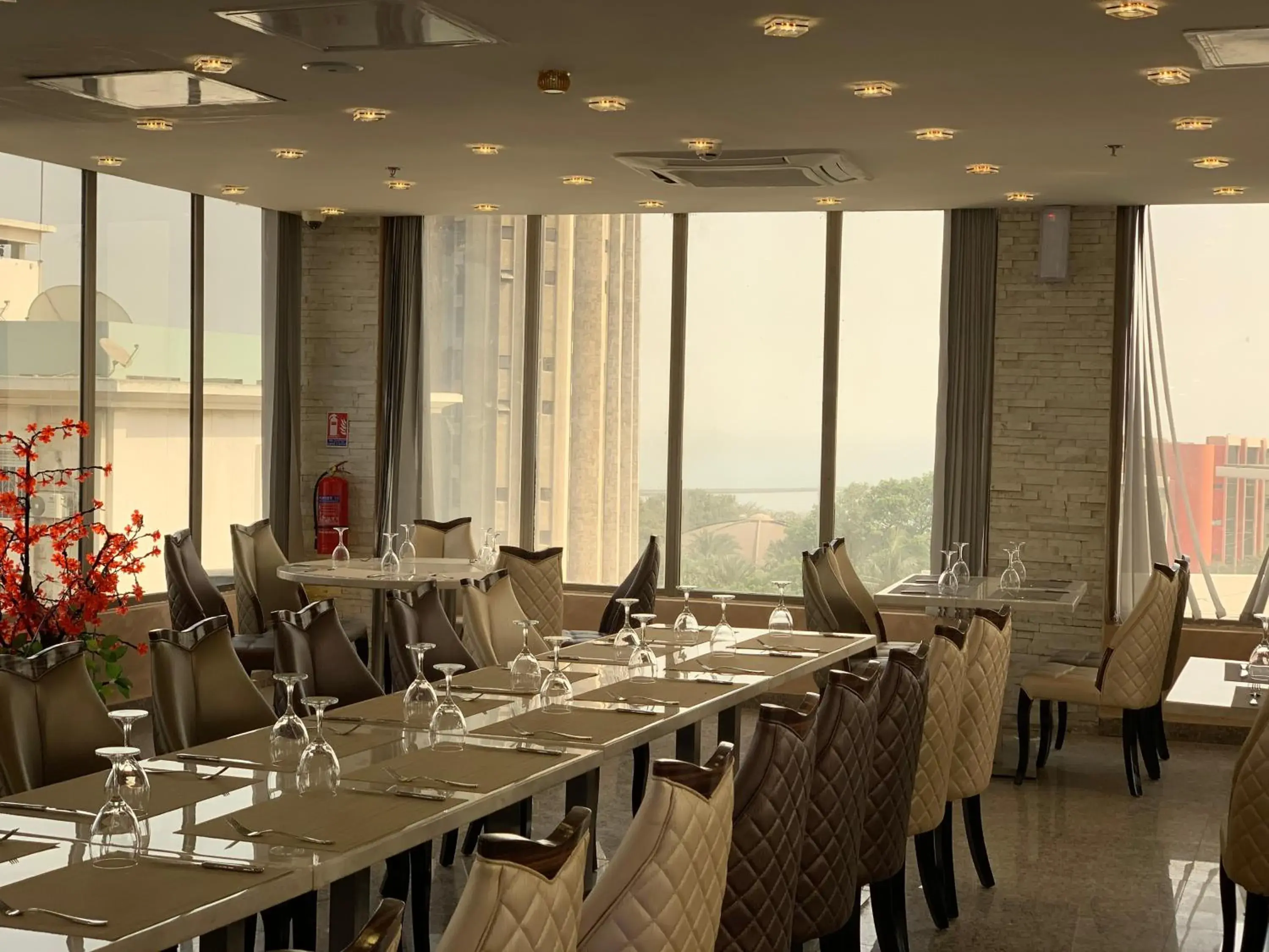 Restaurant/Places to Eat in Days Hotel & Suites by Wyndham Dakar