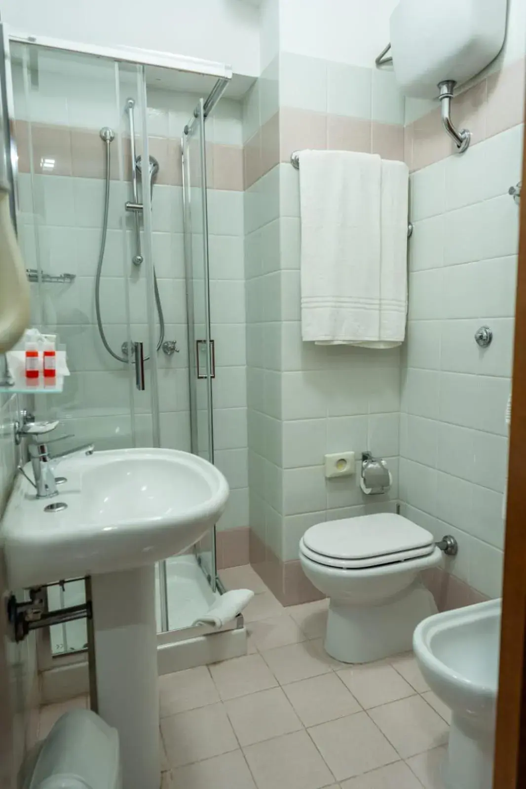 Shower, Bathroom in Hotel Corallo