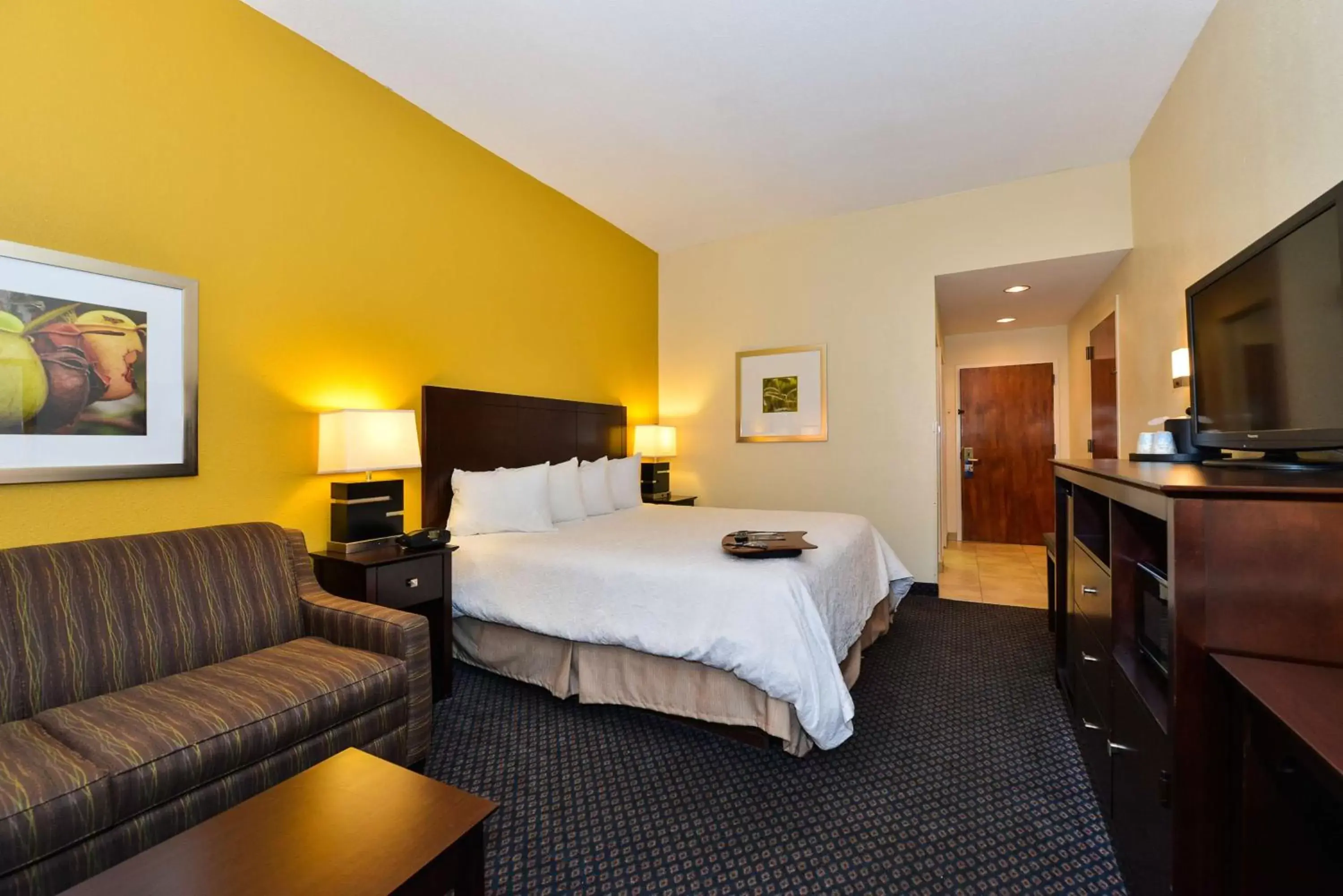 Bed in Hampton Inn By Hilton Petersburg-Ft. Lee