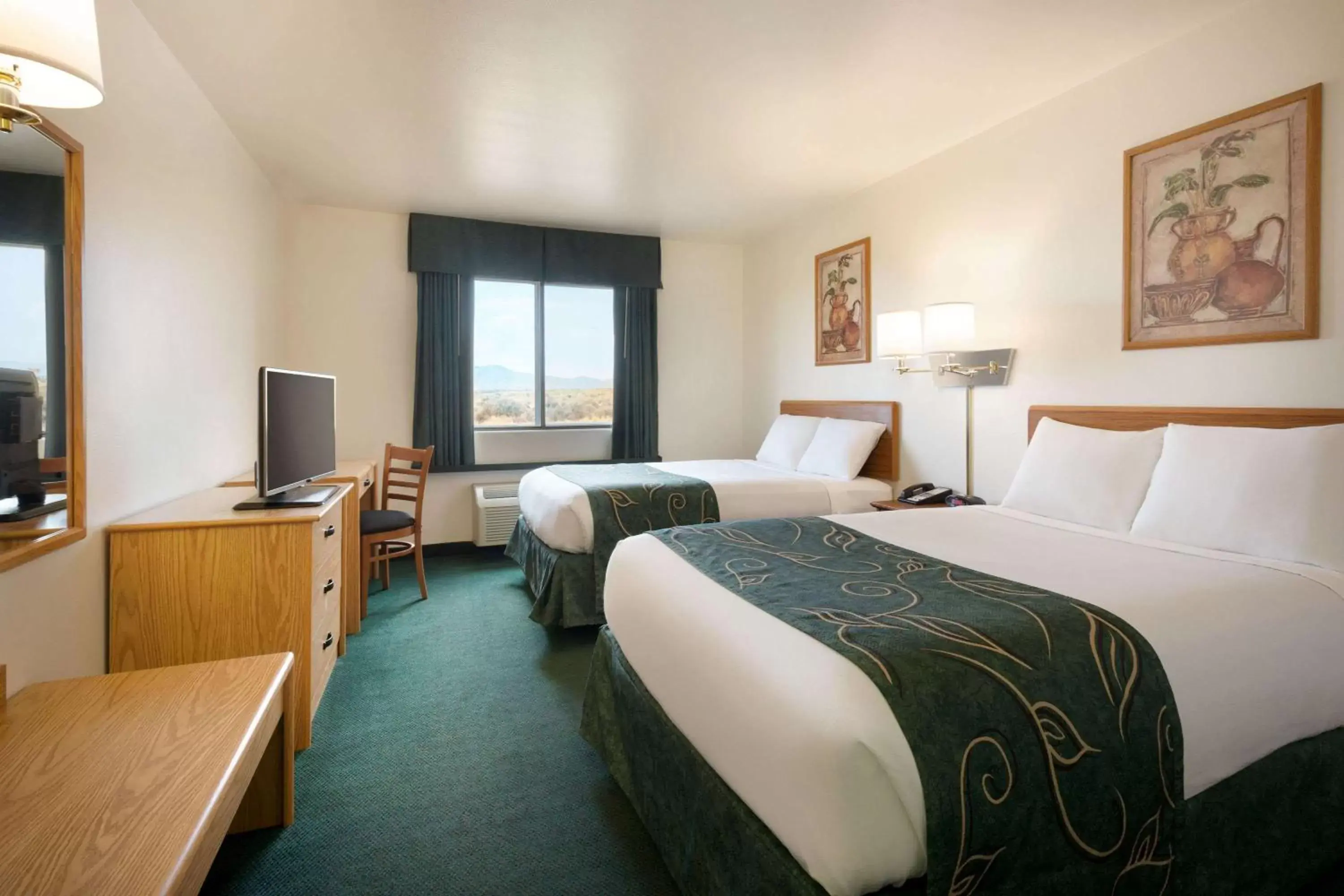 Double Room with Two Double Beds - Non-Smoking in Travelodge by Wyndham Milford Double Room with Two Double Beds - Non-Smoking in Travelodge by Wyndham Milford