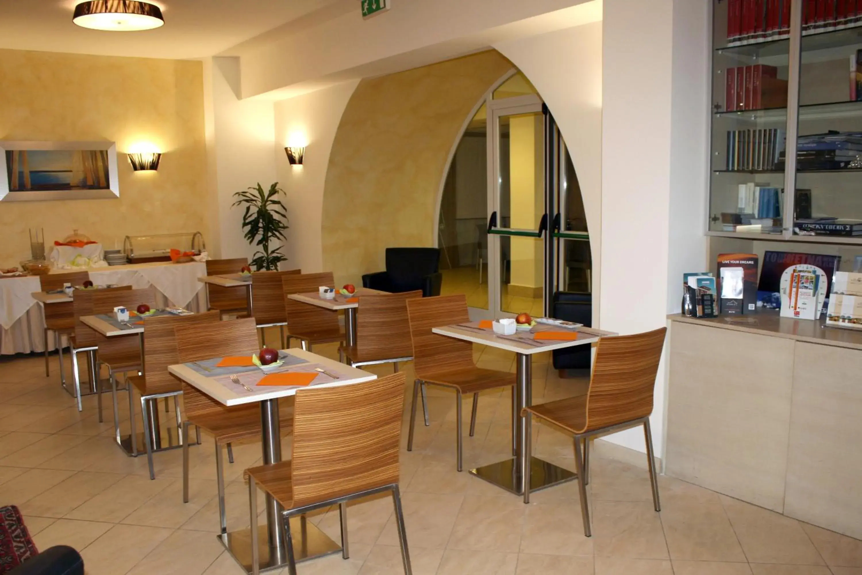 Restaurant/Places to Eat in Hotel Villa Cibele