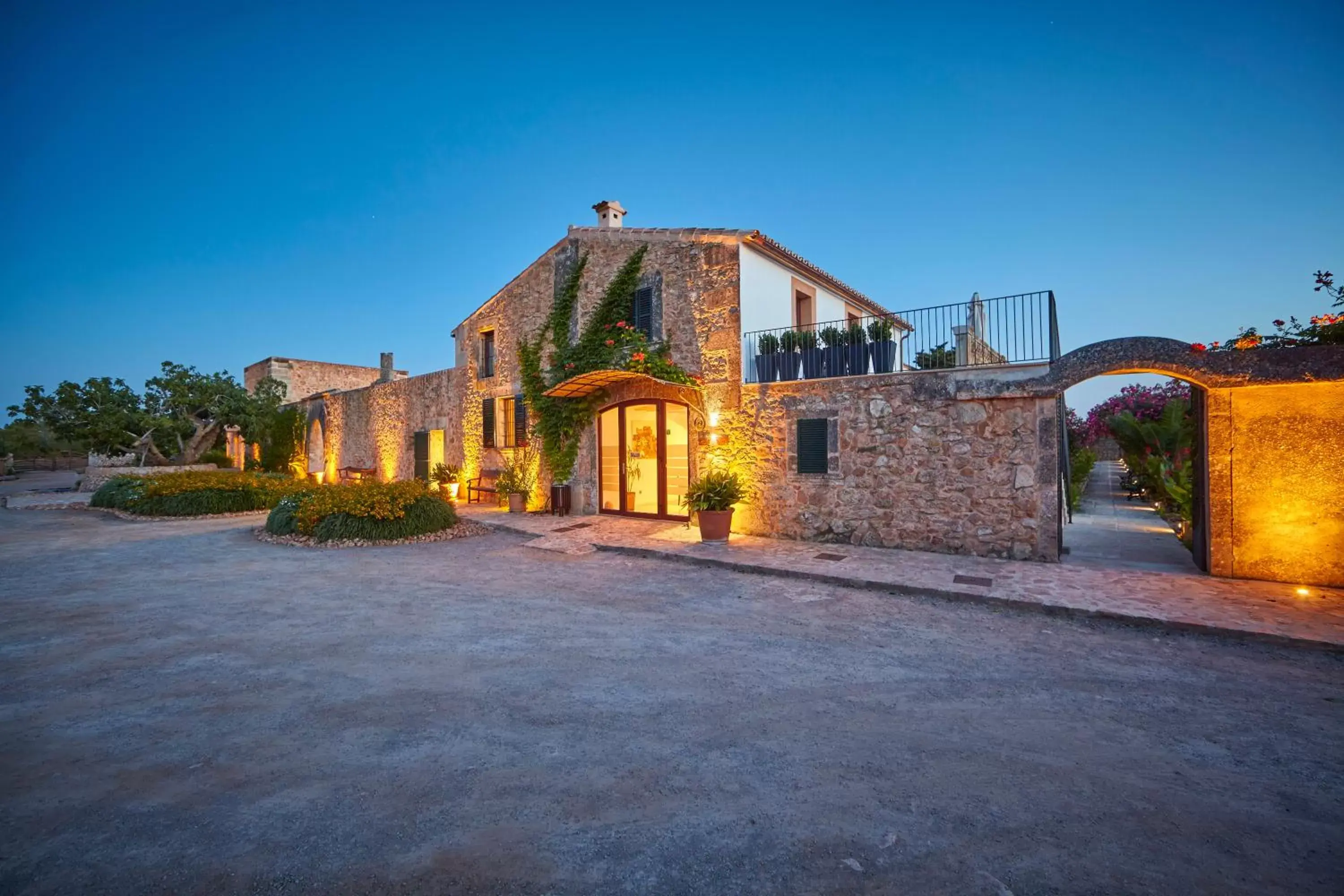 Facade/entrance, Property Building in Bennoc Petit Hotel