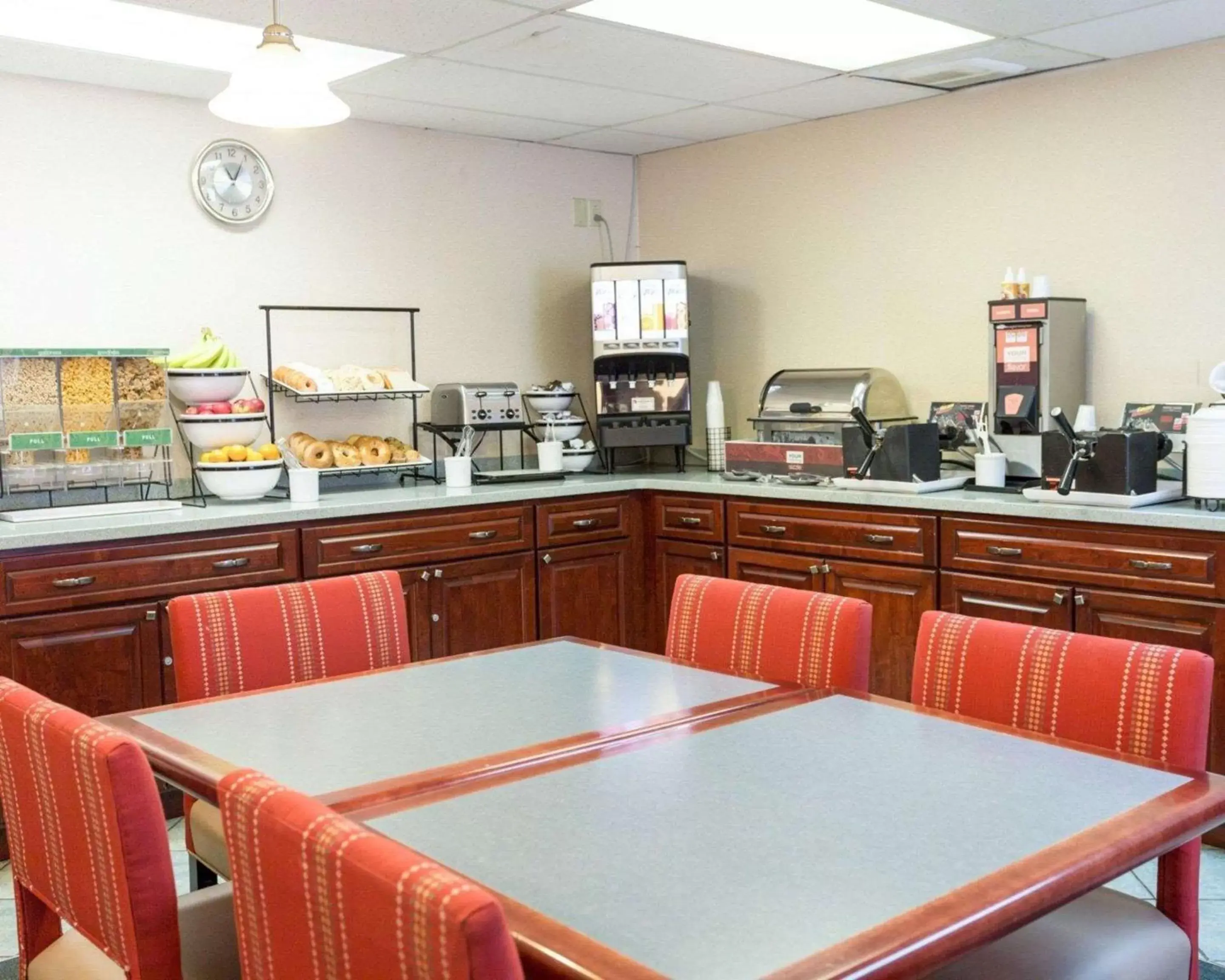 Restaurant/Places to Eat in Comfort Inn Civic Center