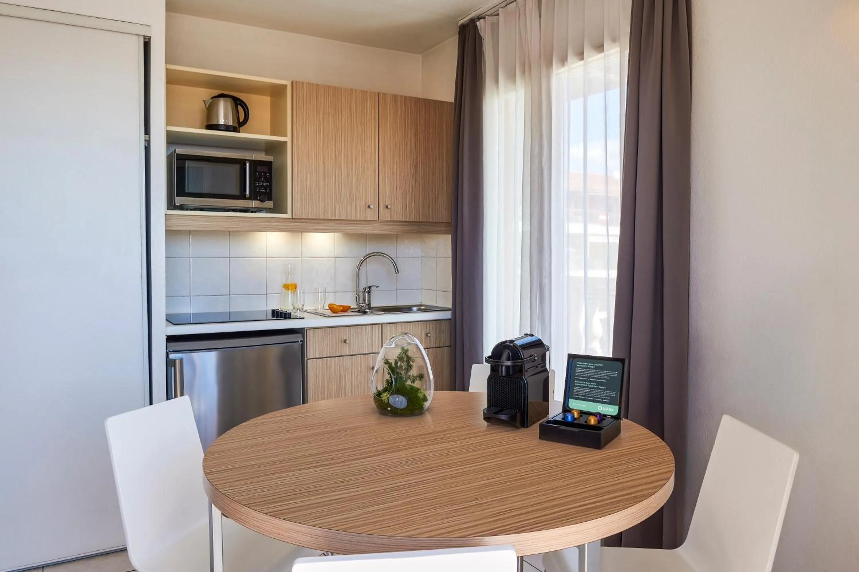 Coffee/tea facilities in Aparthotel Adagio Access Nice Magnan