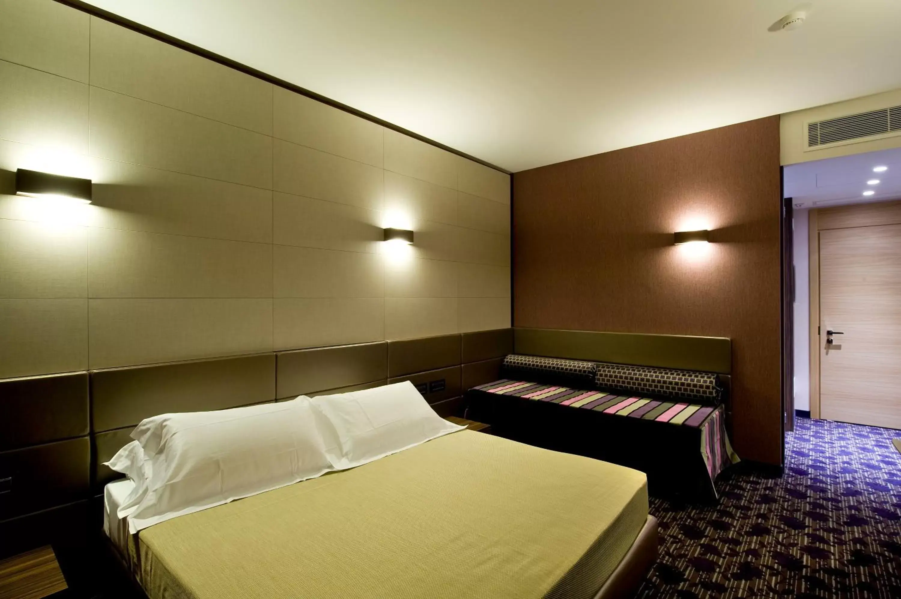 Bed in Viola Mhotel